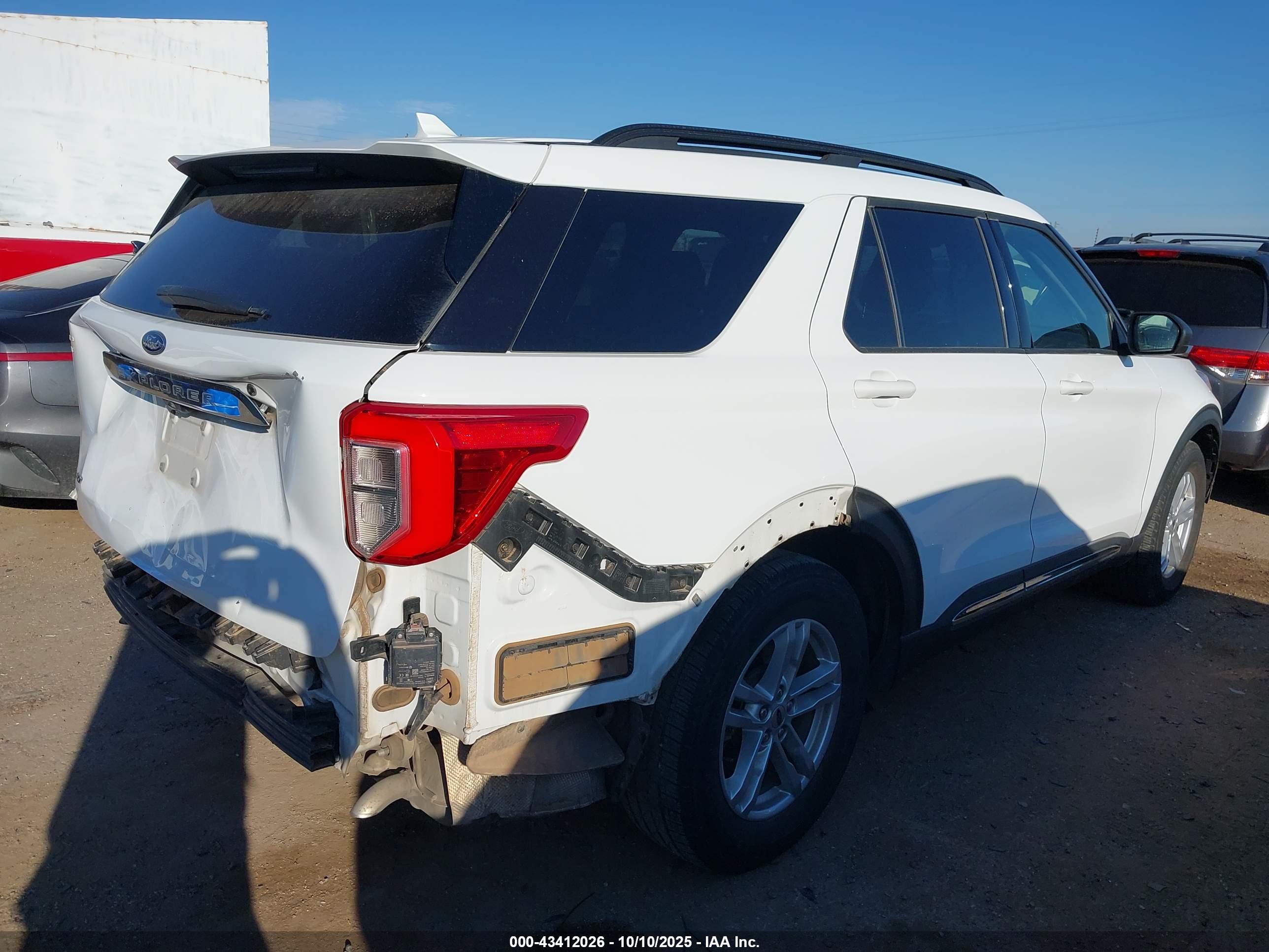 FORD EXPLORER image 4