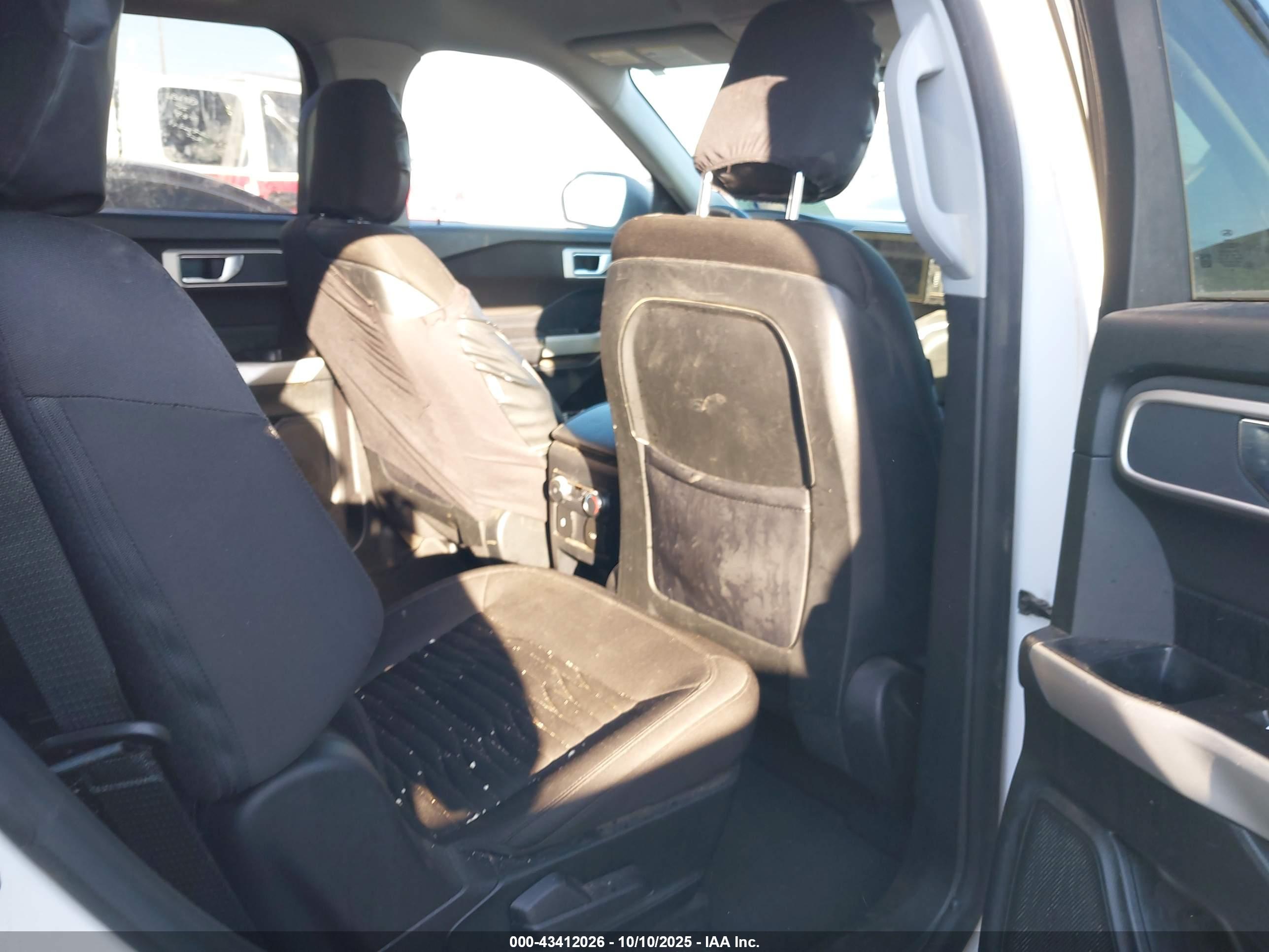 FORD EXPLORER image 8
