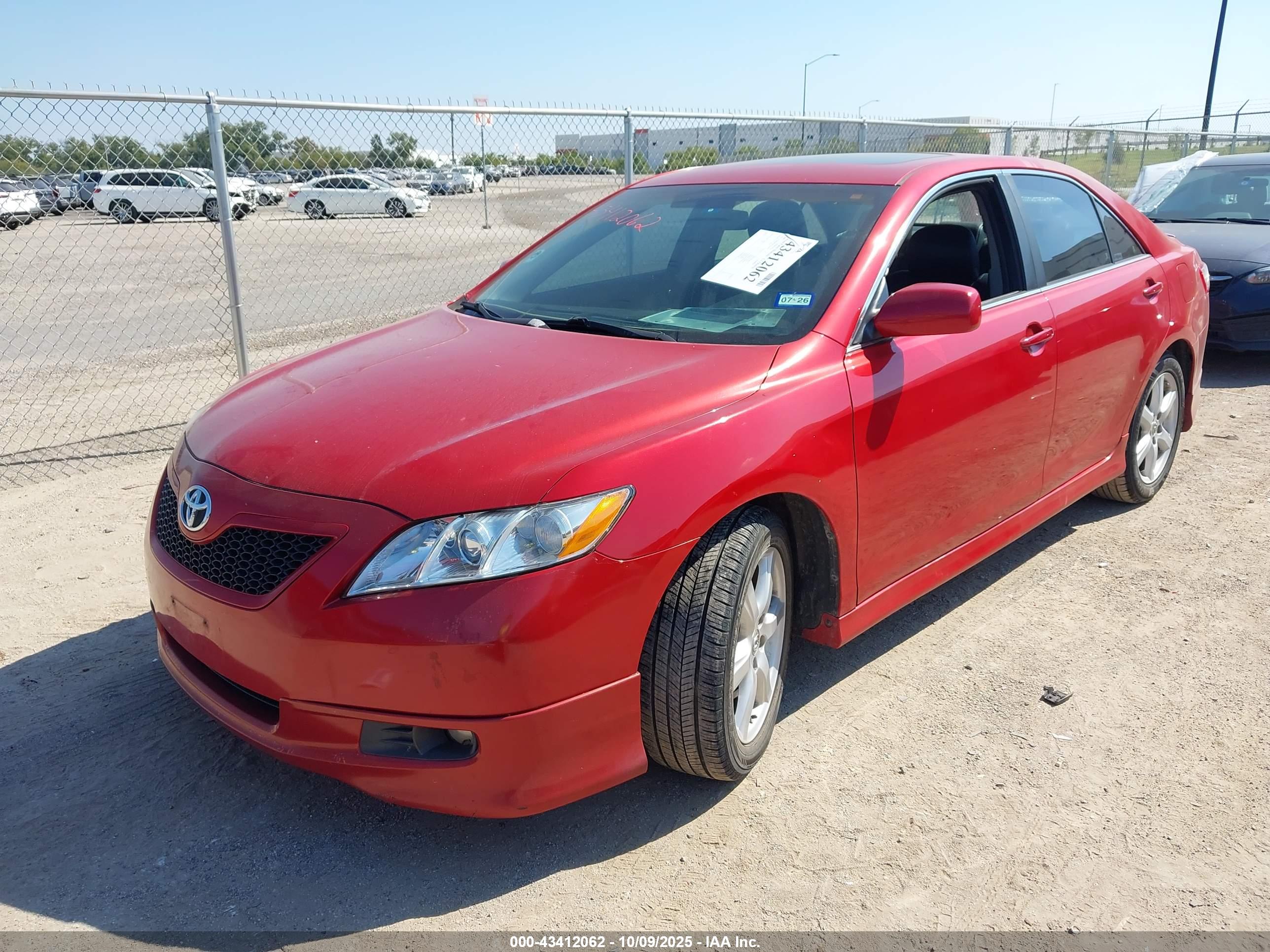 TOYOTA CAMRY image 2