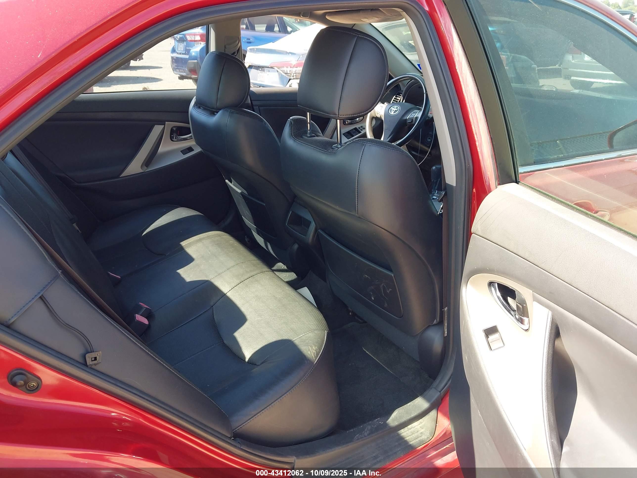 TOYOTA CAMRY image 8