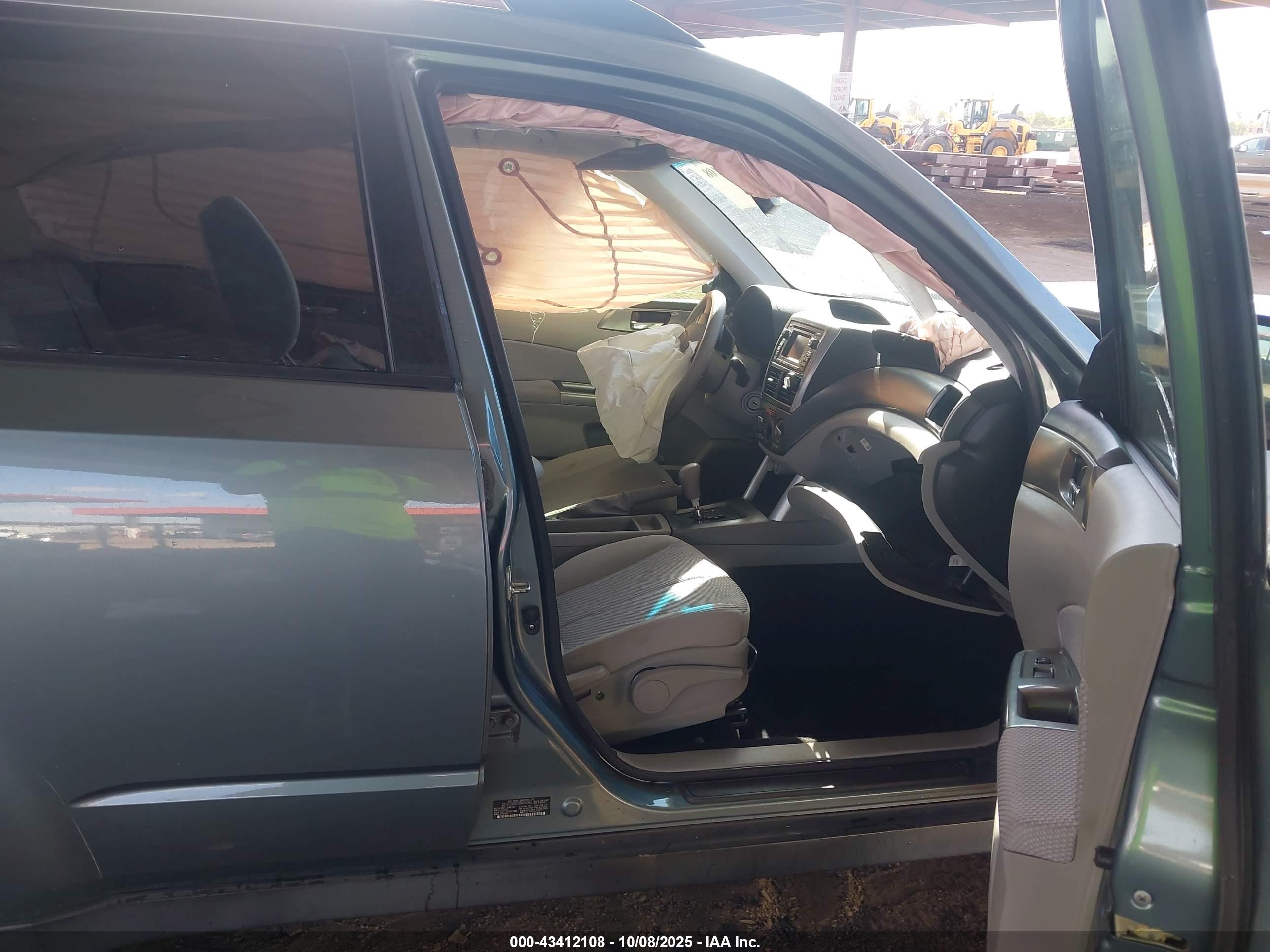 SUBARU FORESTER image 5