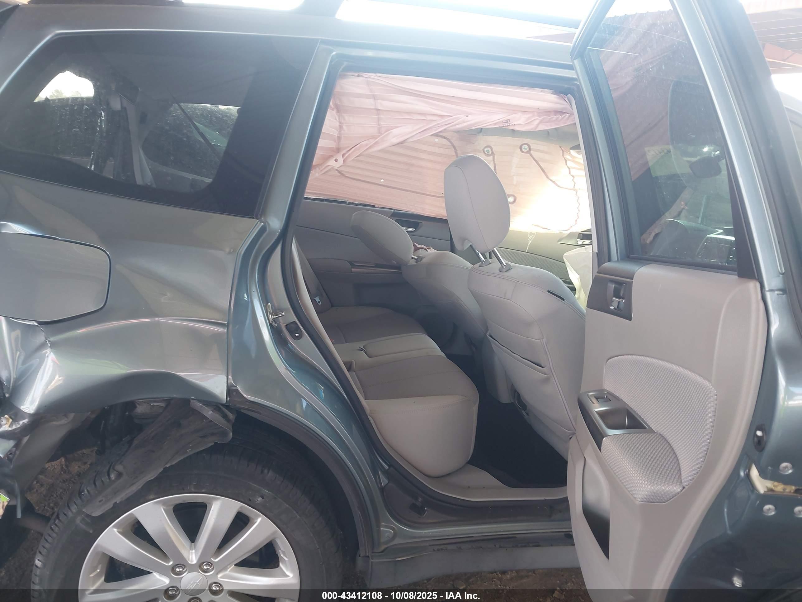 SUBARU FORESTER image 8