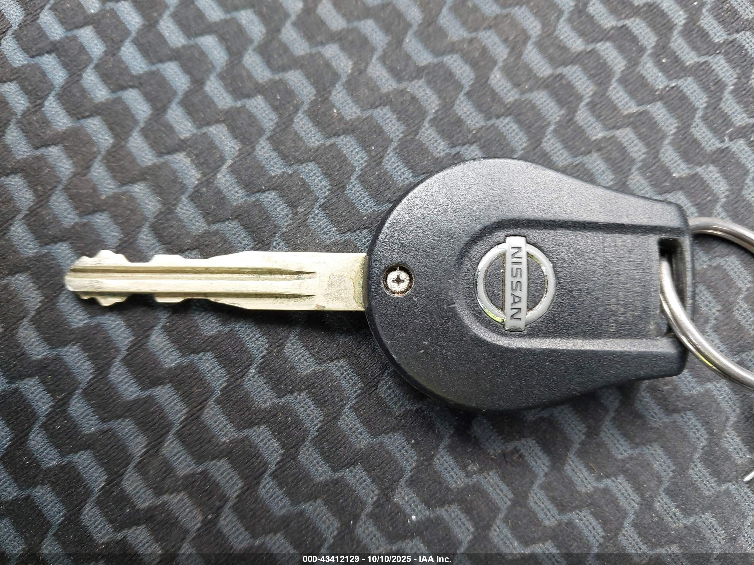 NISSAN VERSA image 11