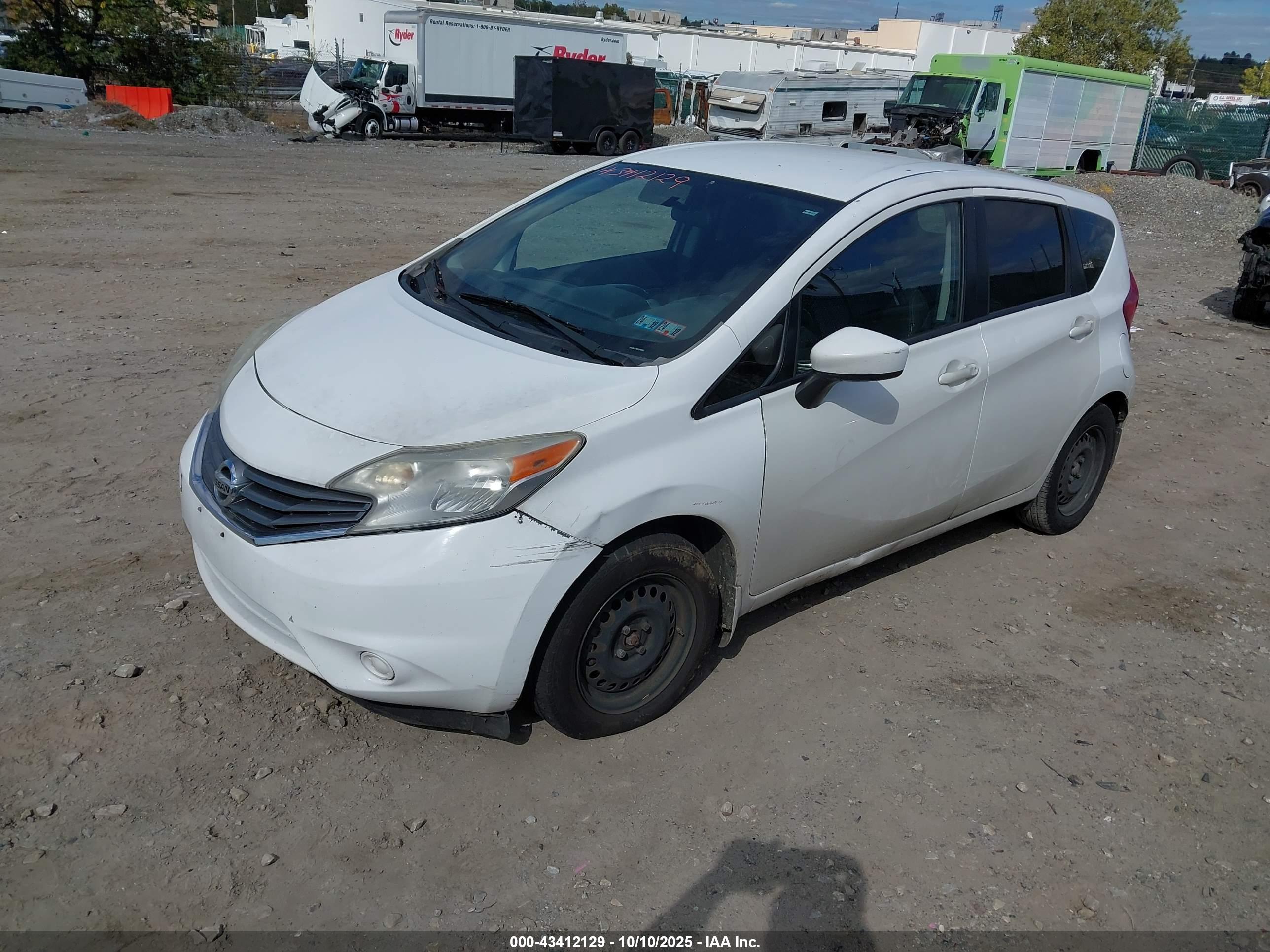 NISSAN VERSA image 2