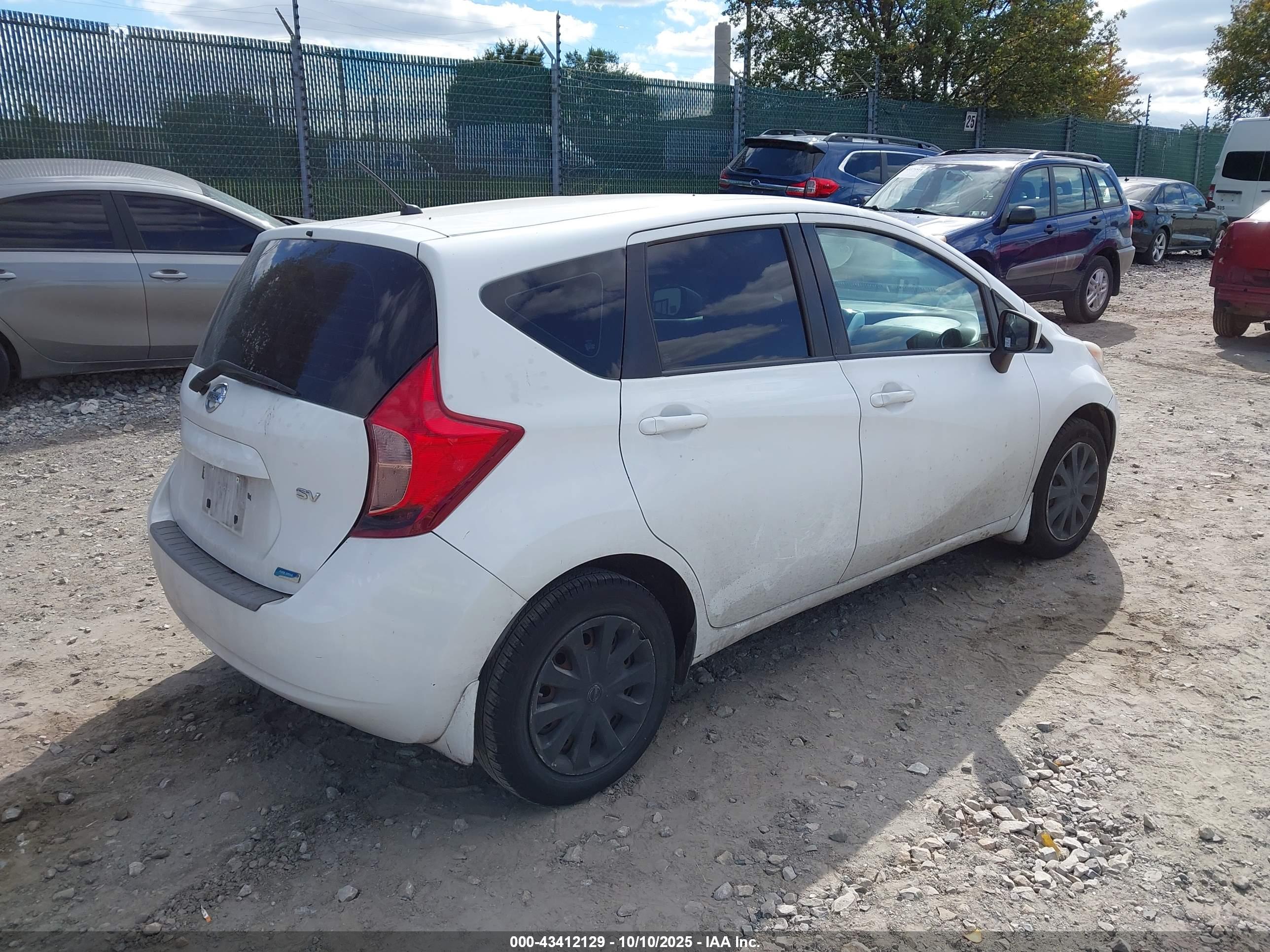 NISSAN VERSA image 4