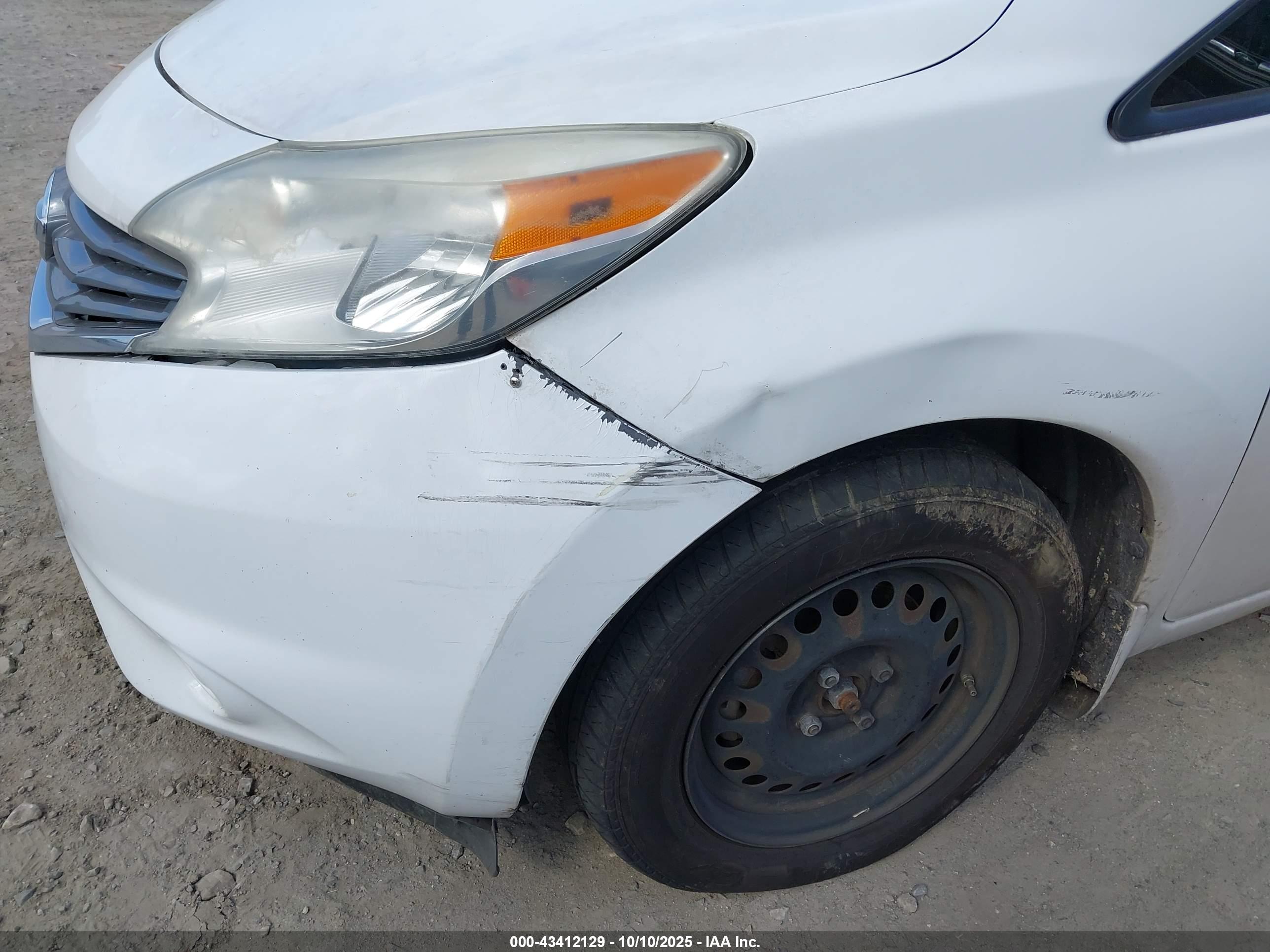 NISSAN VERSA image 6