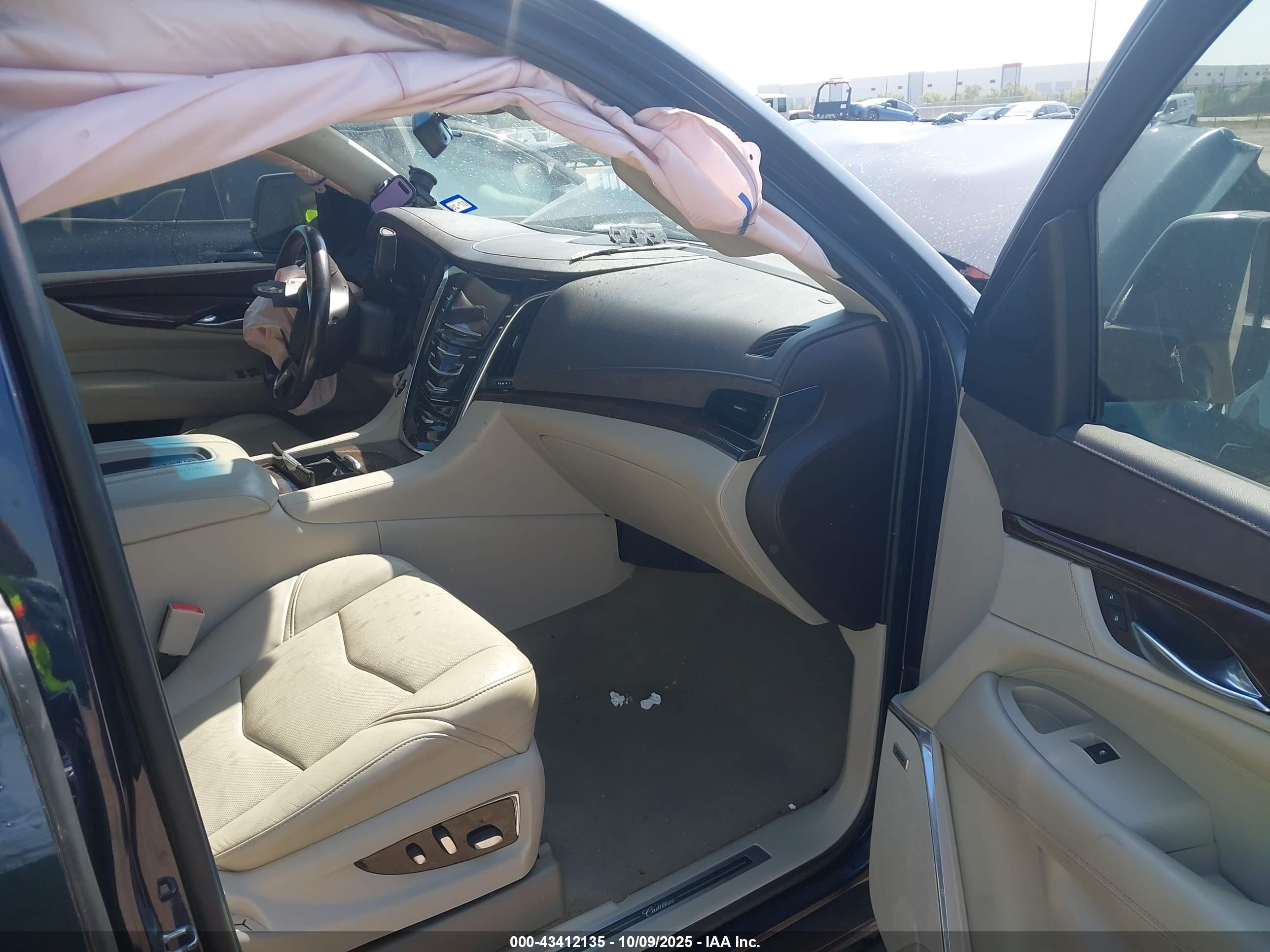 CADILLAC ESCALADE image 5