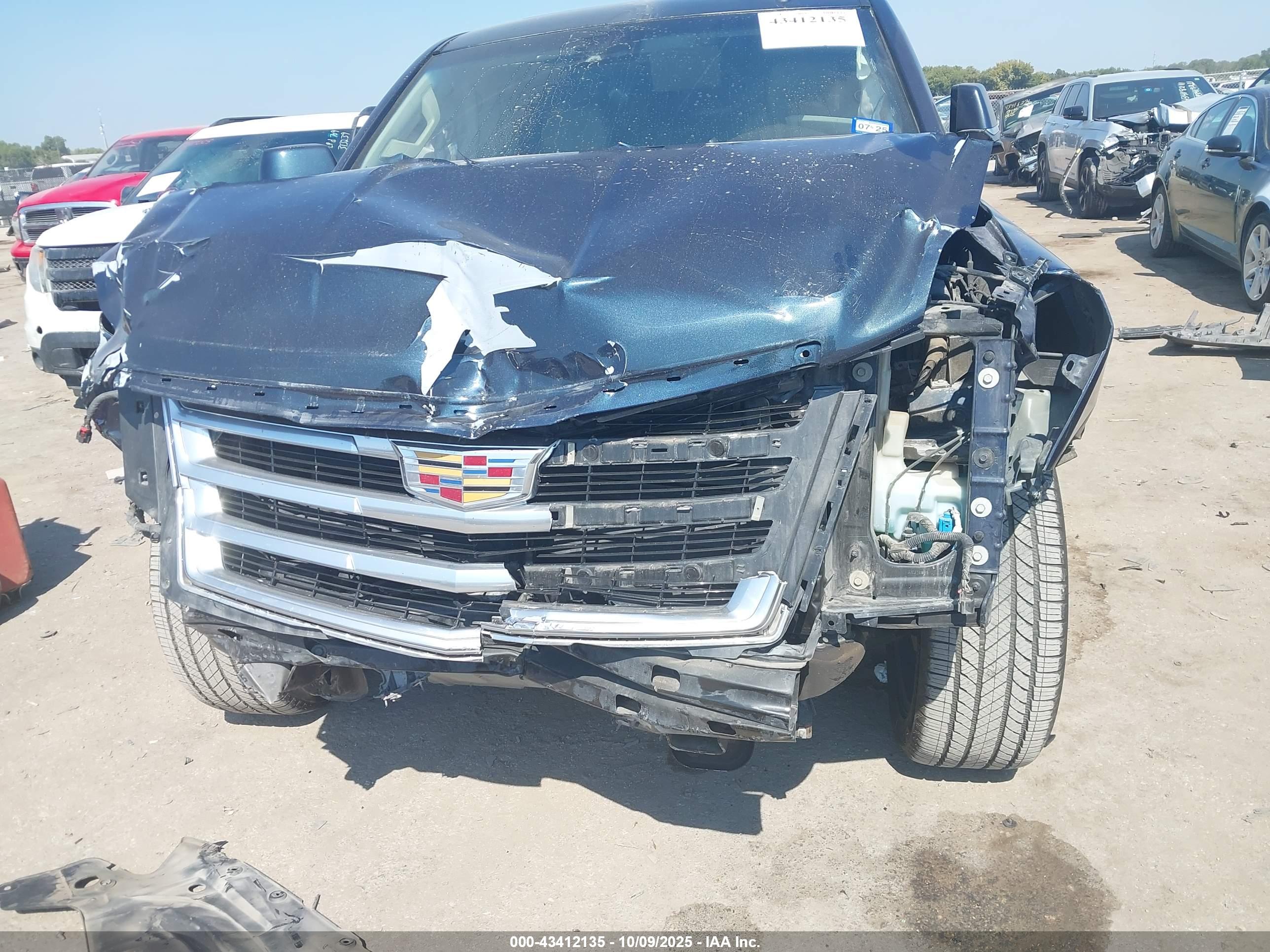 CADILLAC ESCALADE image 6