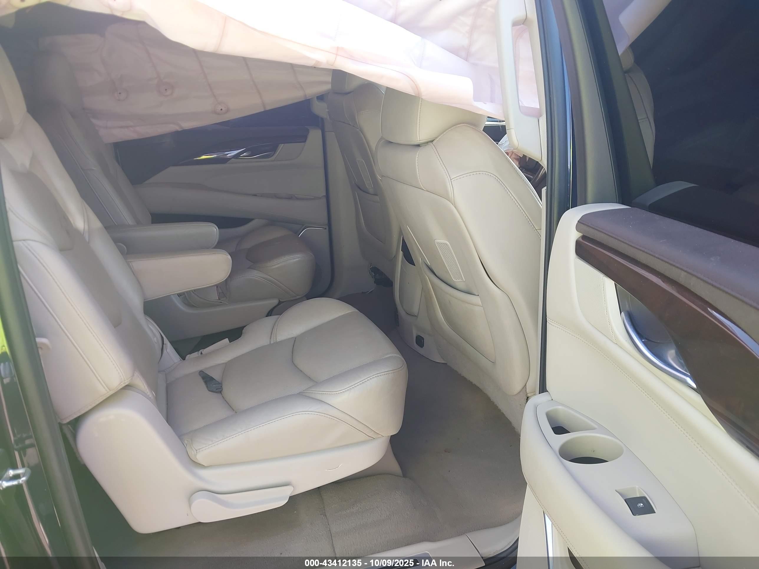 CADILLAC ESCALADE image 8