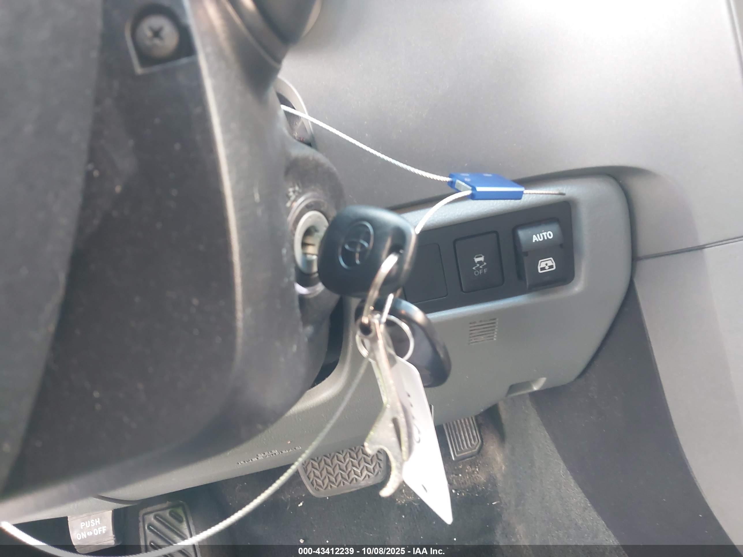 TOYOTA SEQUOIA image 11