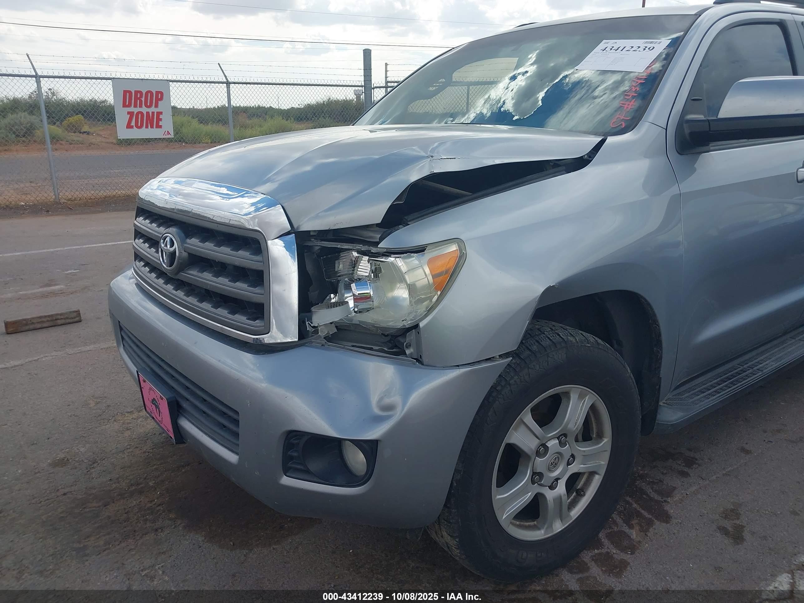 TOYOTA SEQUOIA image 6