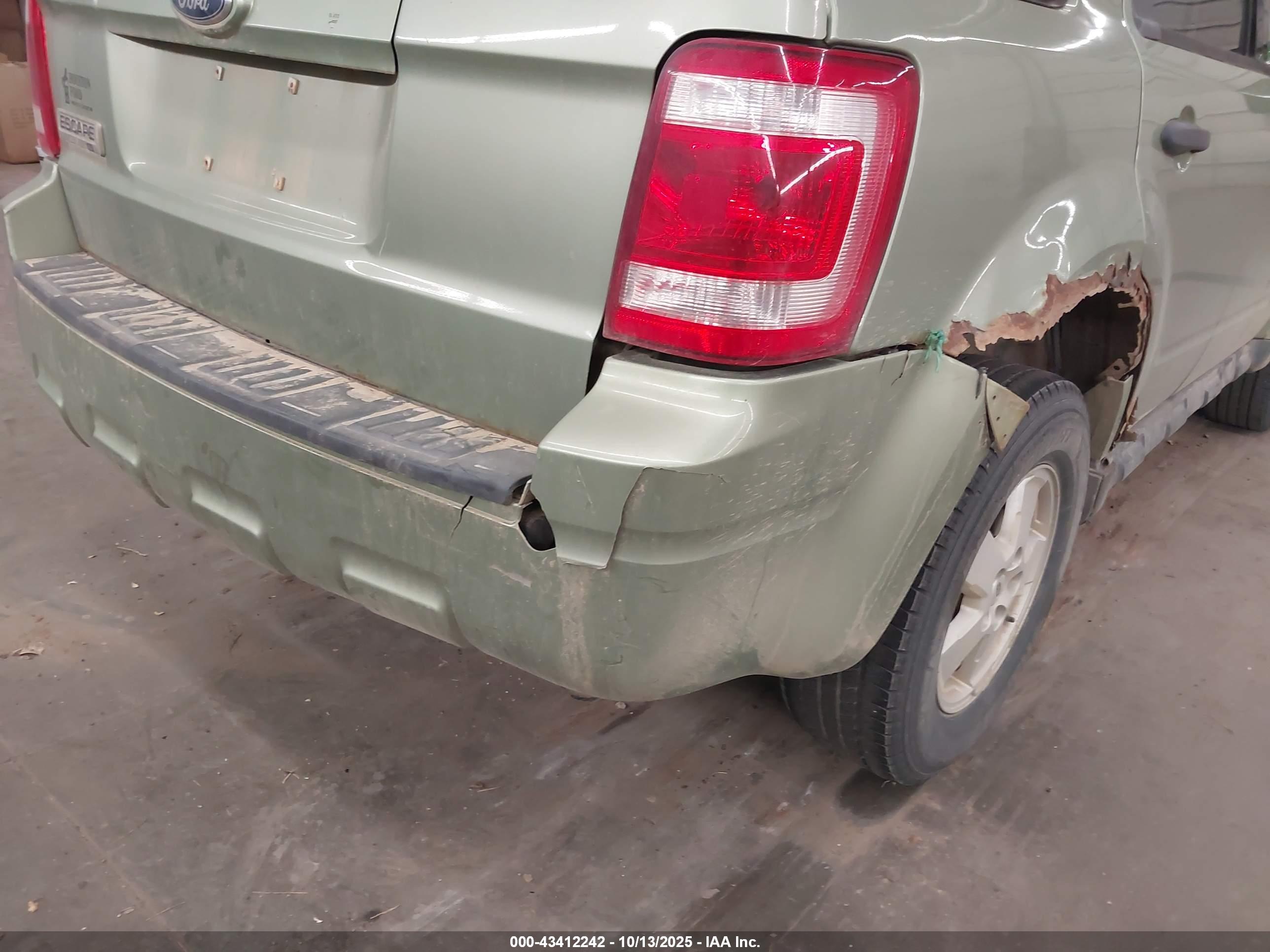 FORD ESCAPE image 6