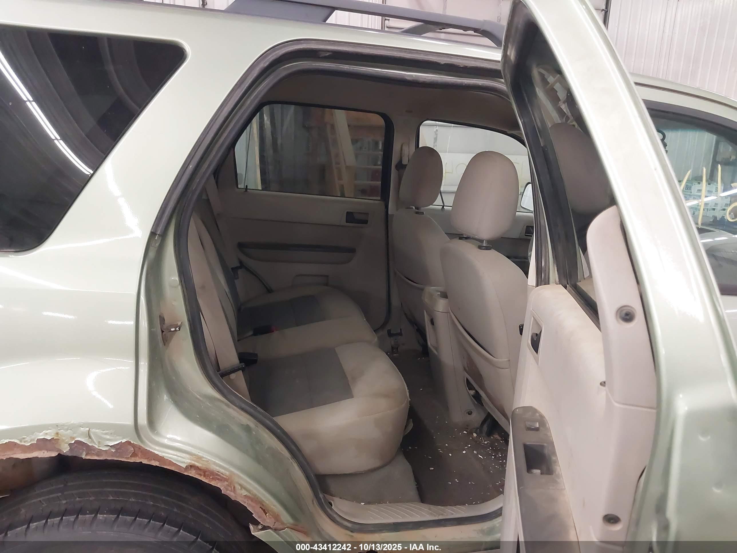 FORD ESCAPE image 8