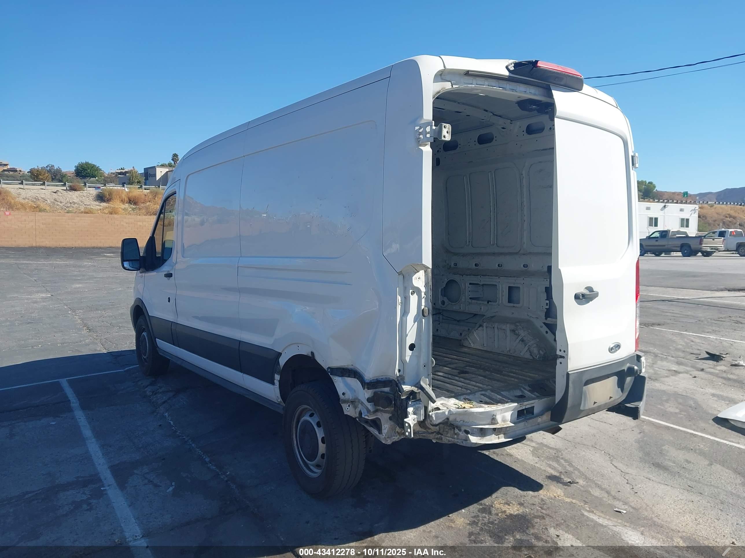 FORD TRANSIT-250 image 3