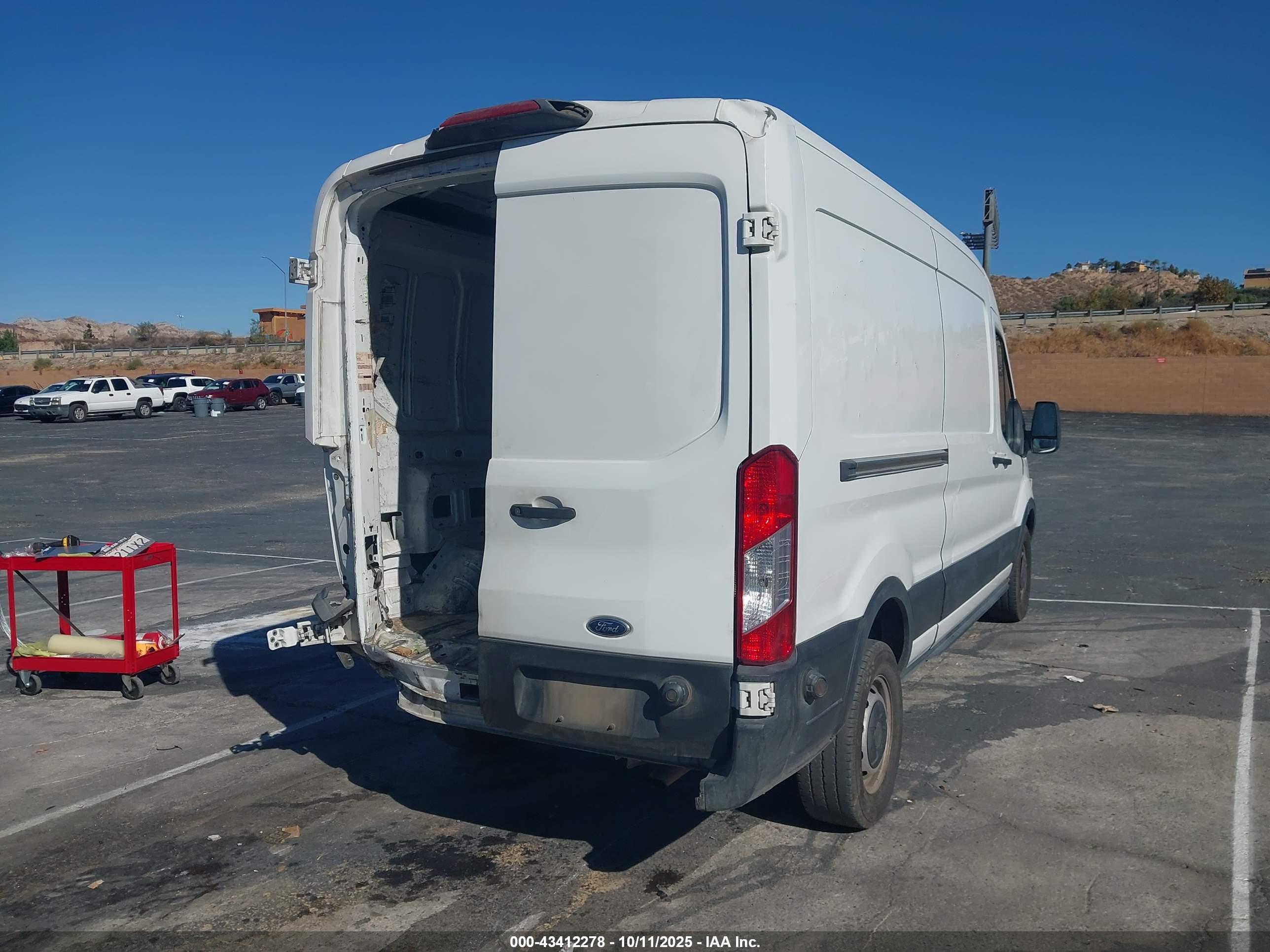 FORD TRANSIT-250 image 4