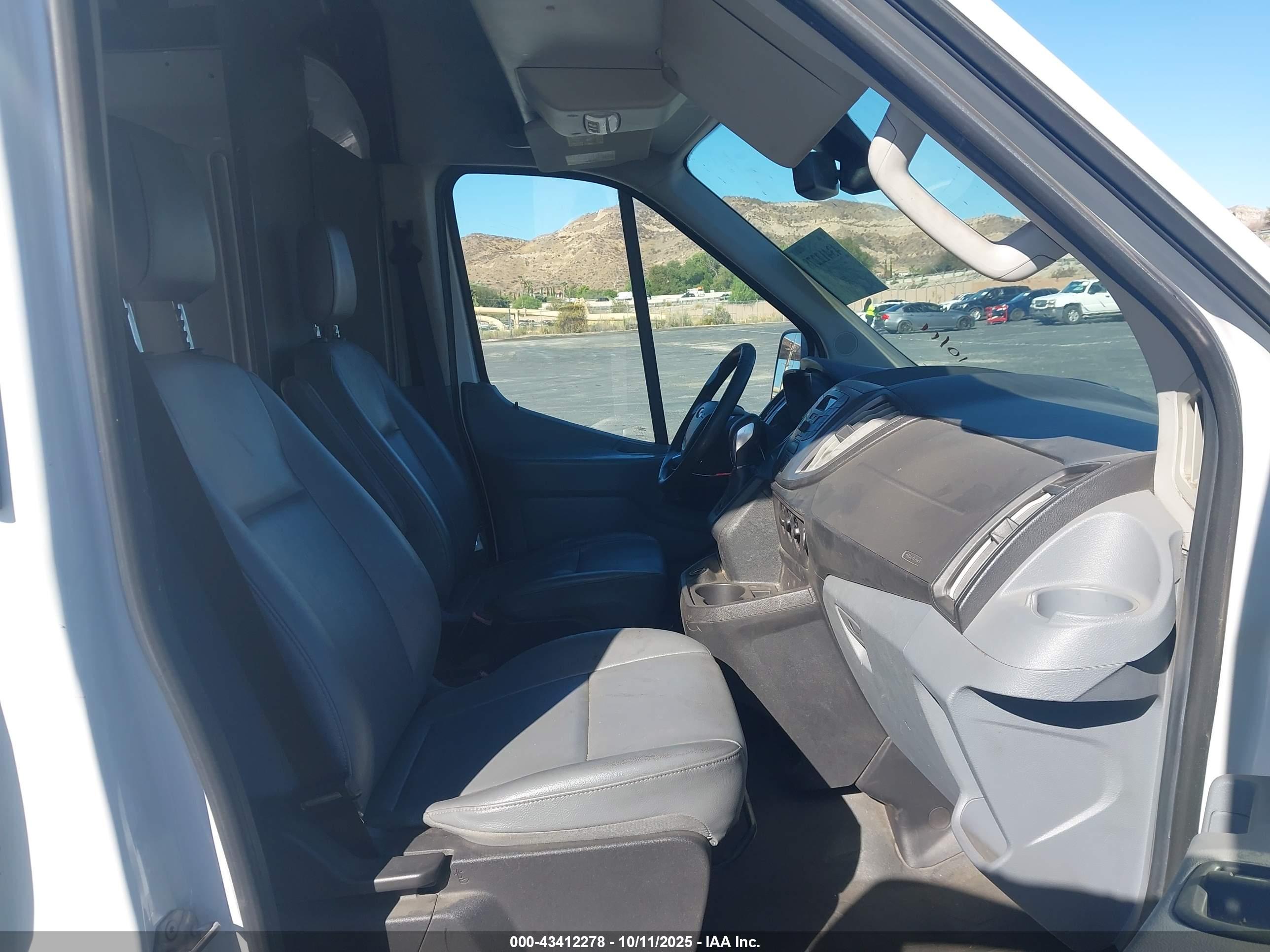 FORD TRANSIT-250 image 5