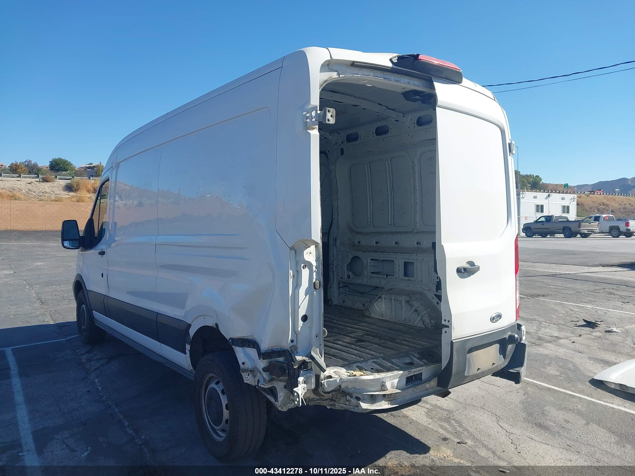 FORD TRANSIT-250 image 6