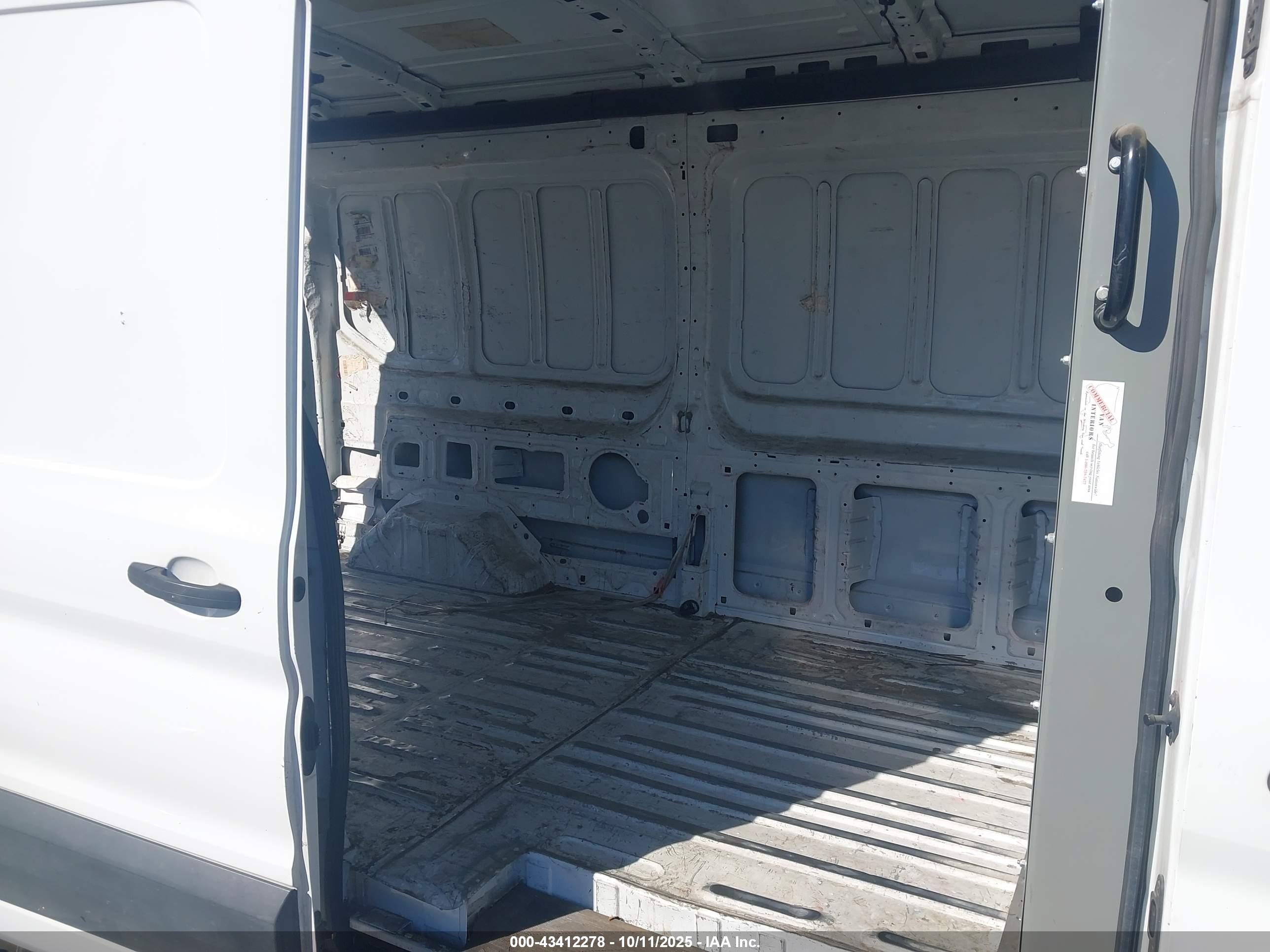 FORD TRANSIT-250 image 8