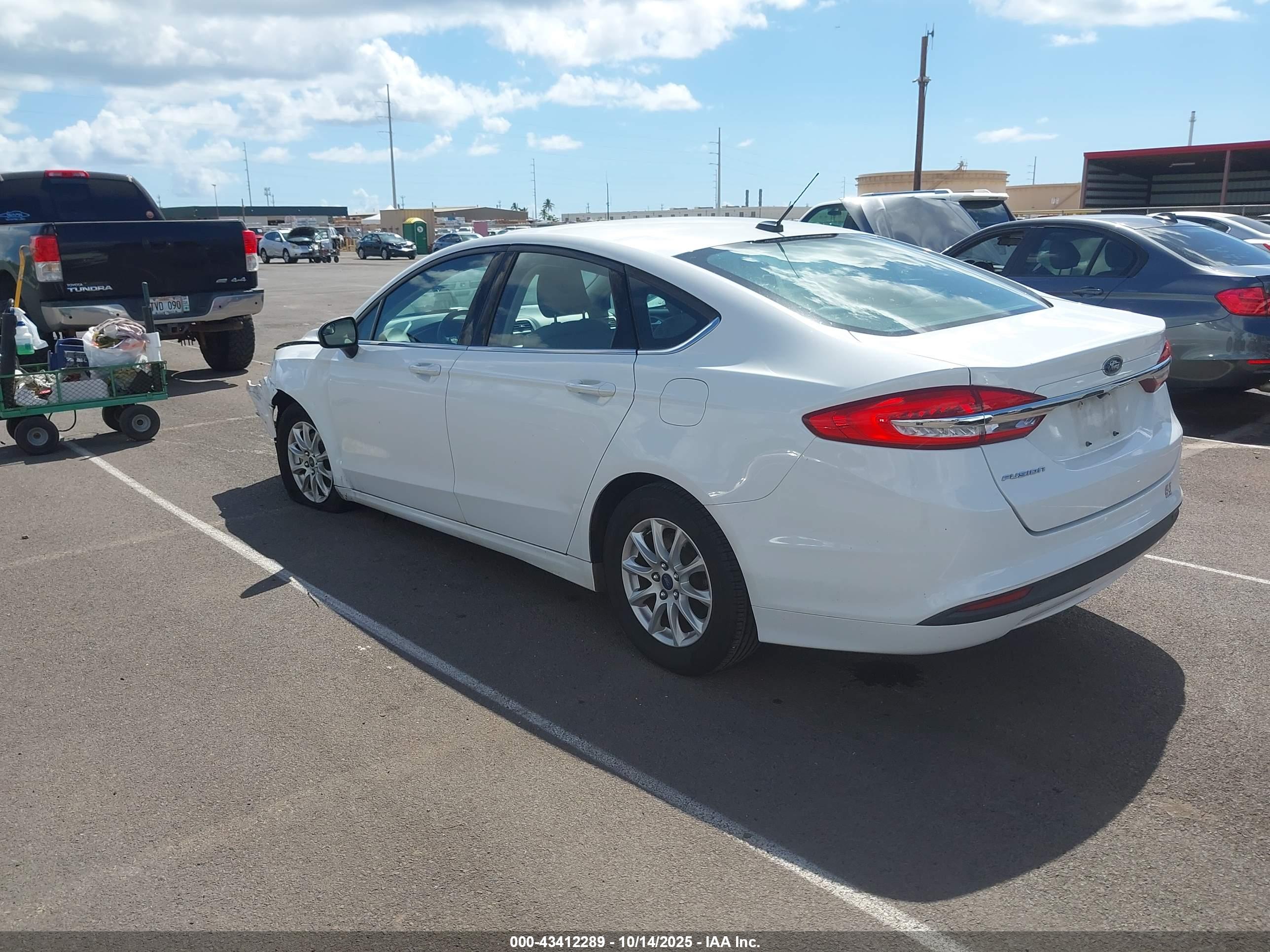 FORD FUSION image 3
