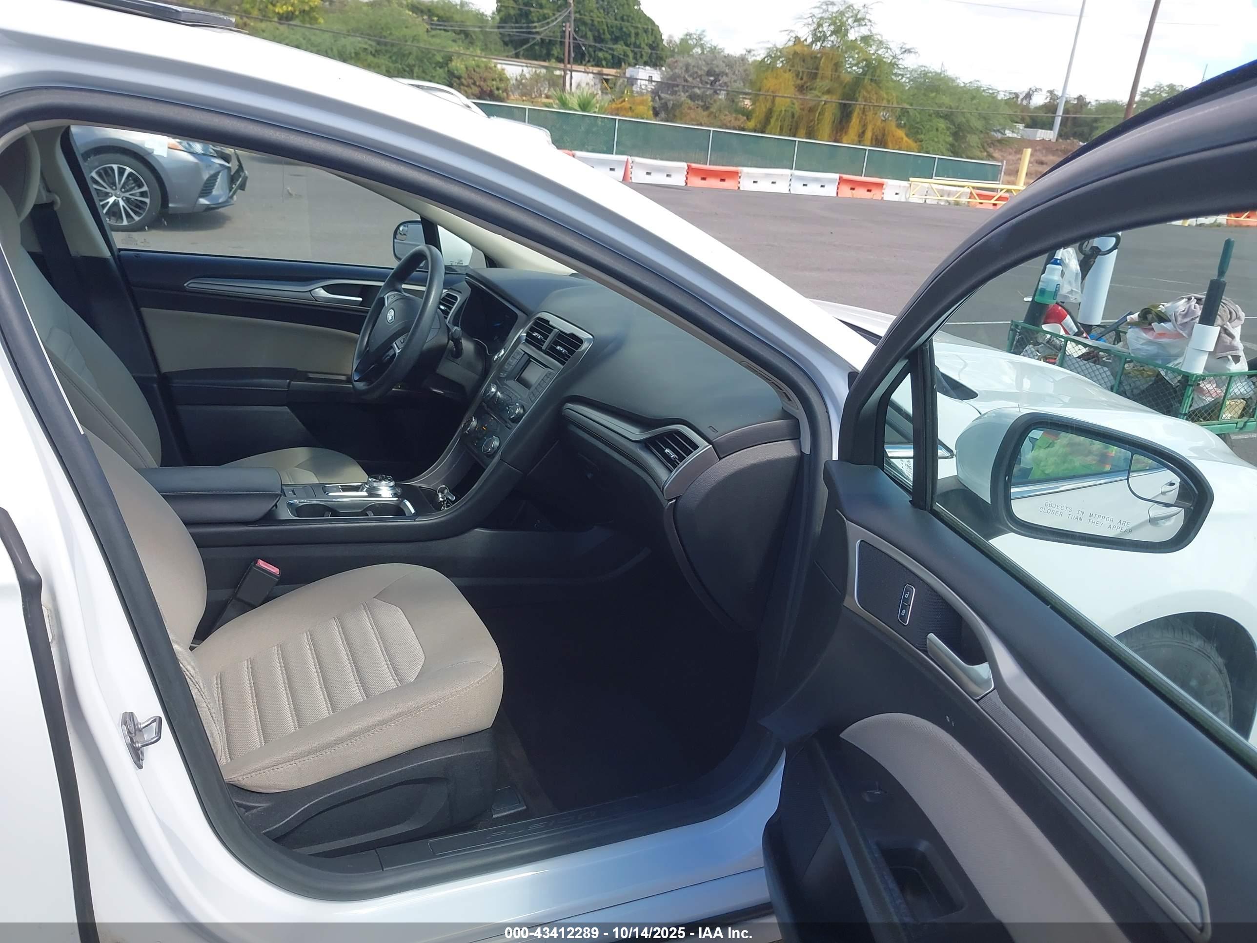 FORD FUSION image 5