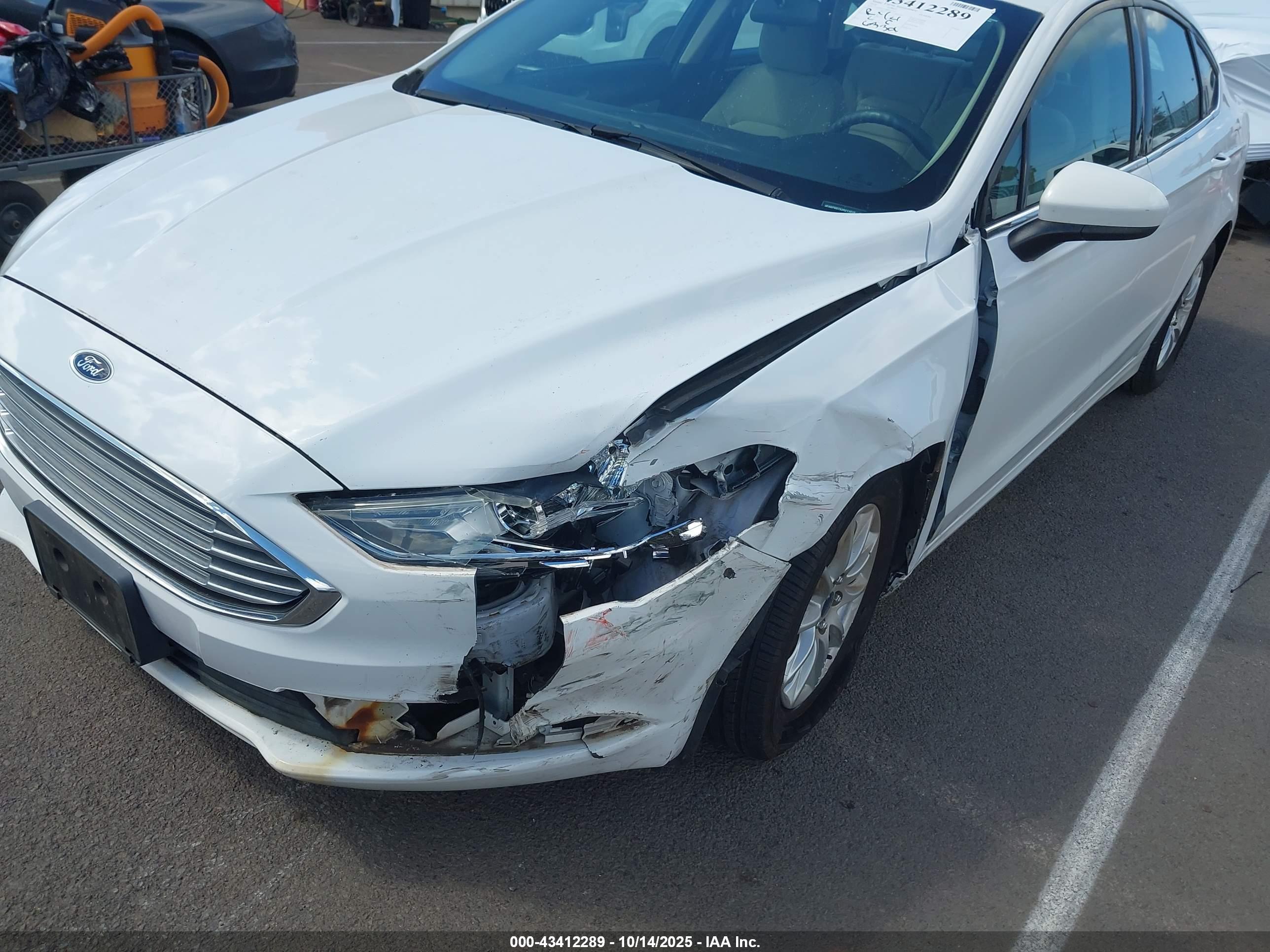 FORD FUSION image 6