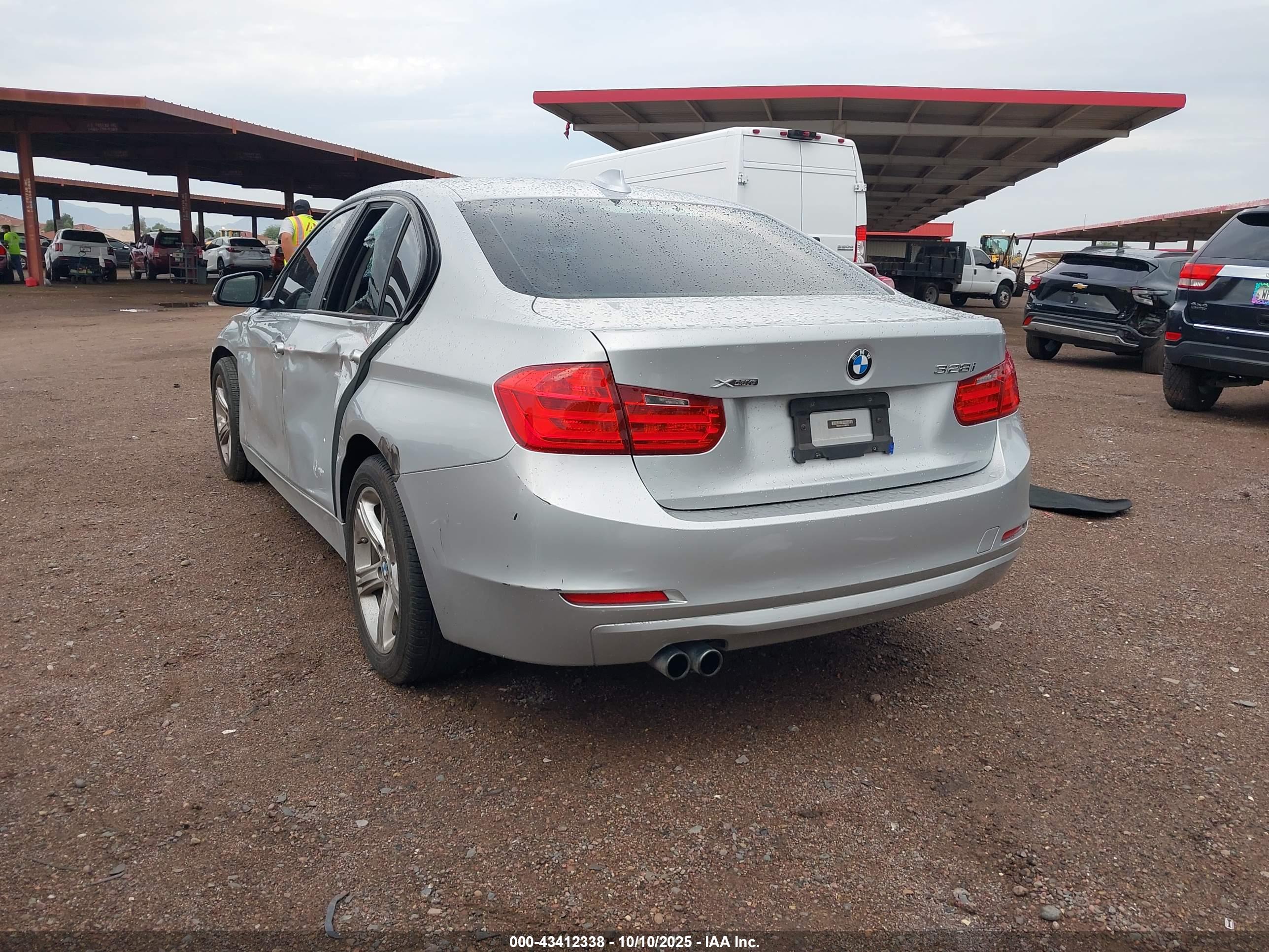 BMW 328I image 3