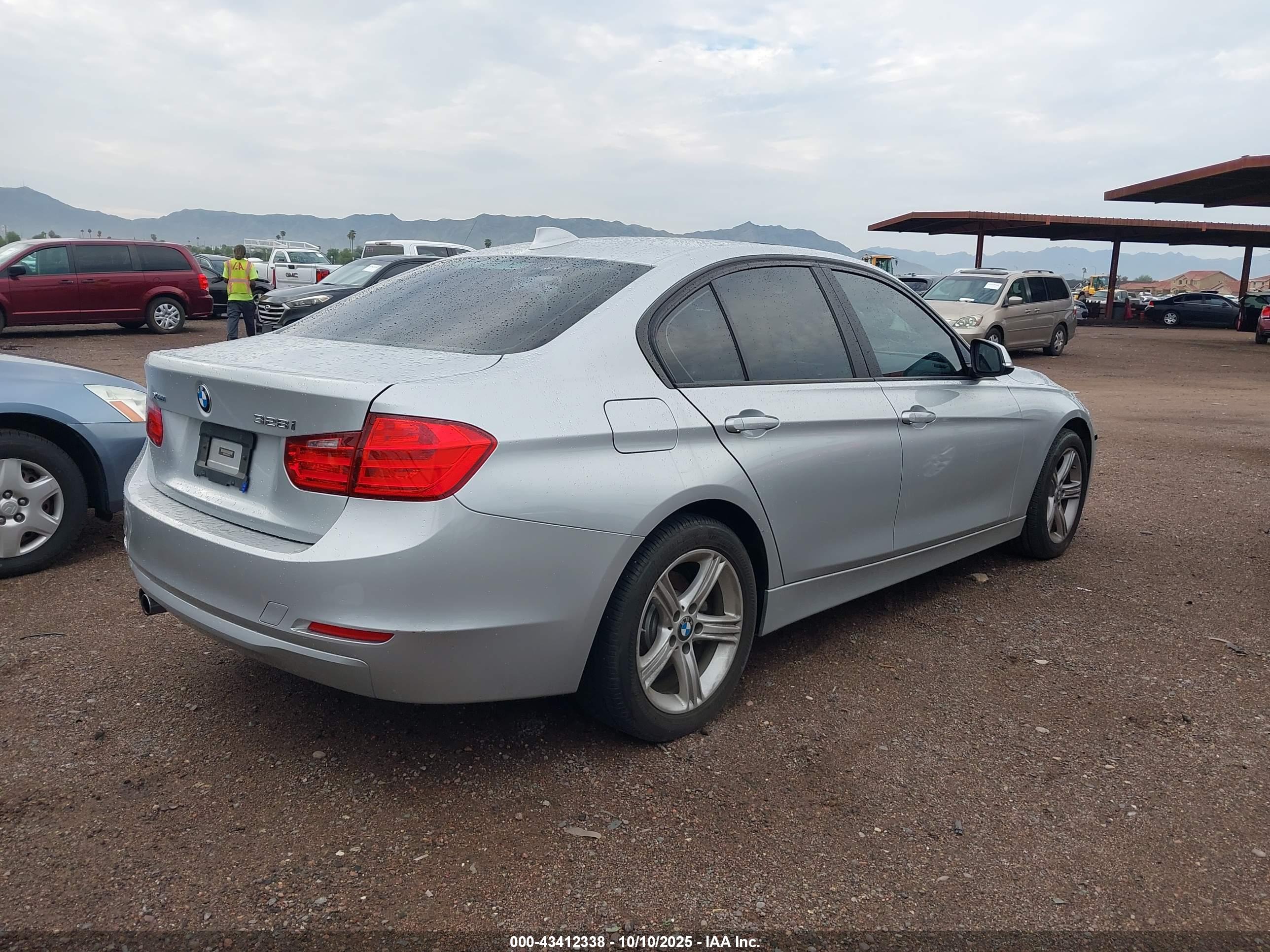 BMW 328I image 4