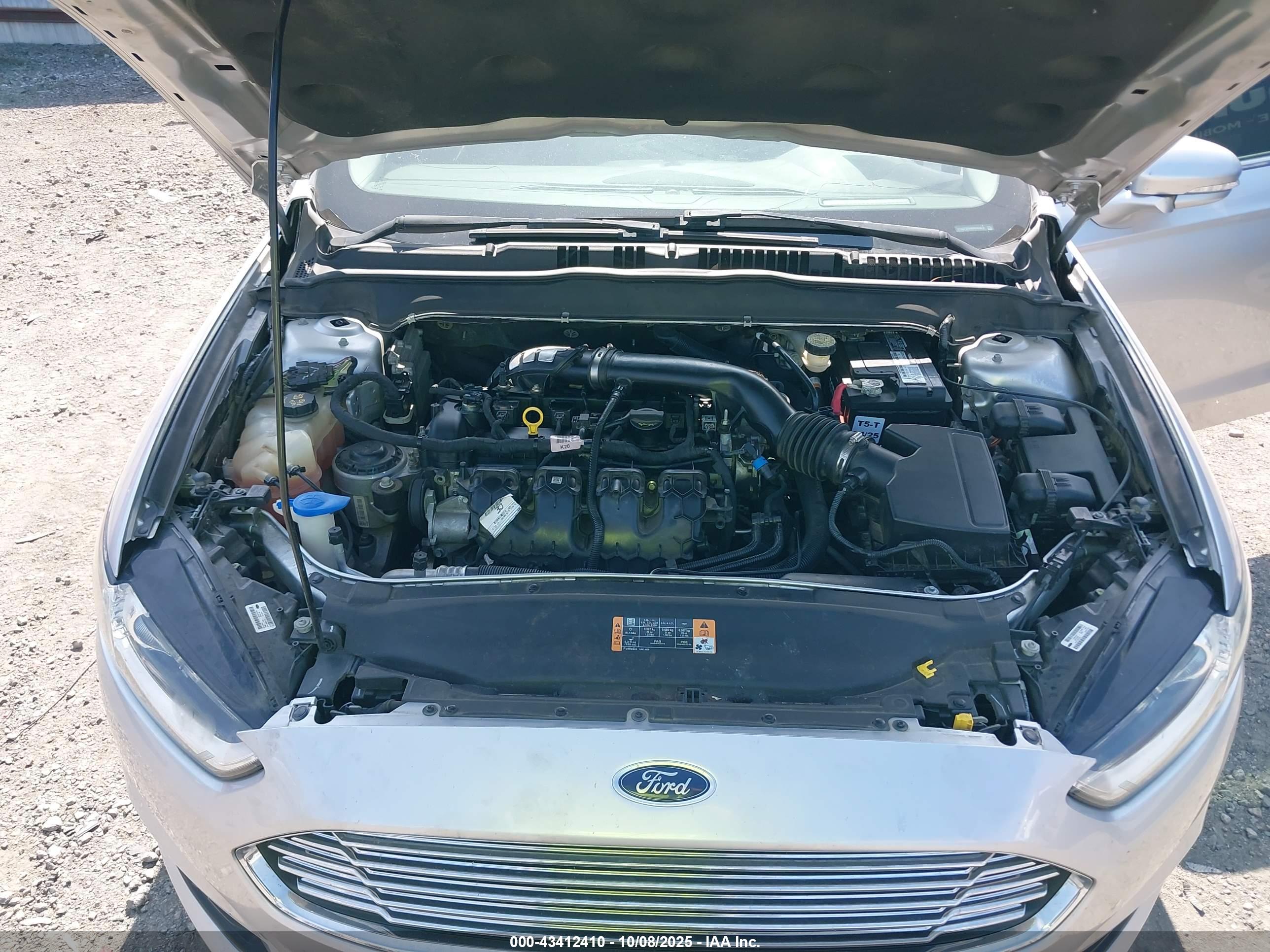 FORD FUSION image 10