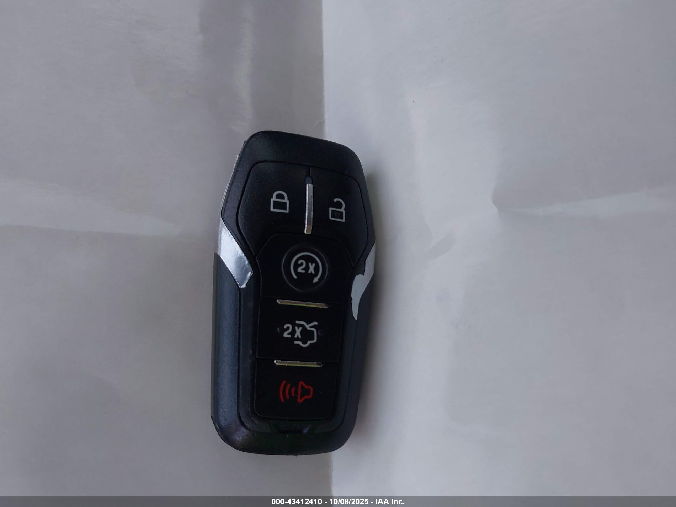 FORD FUSION image 11