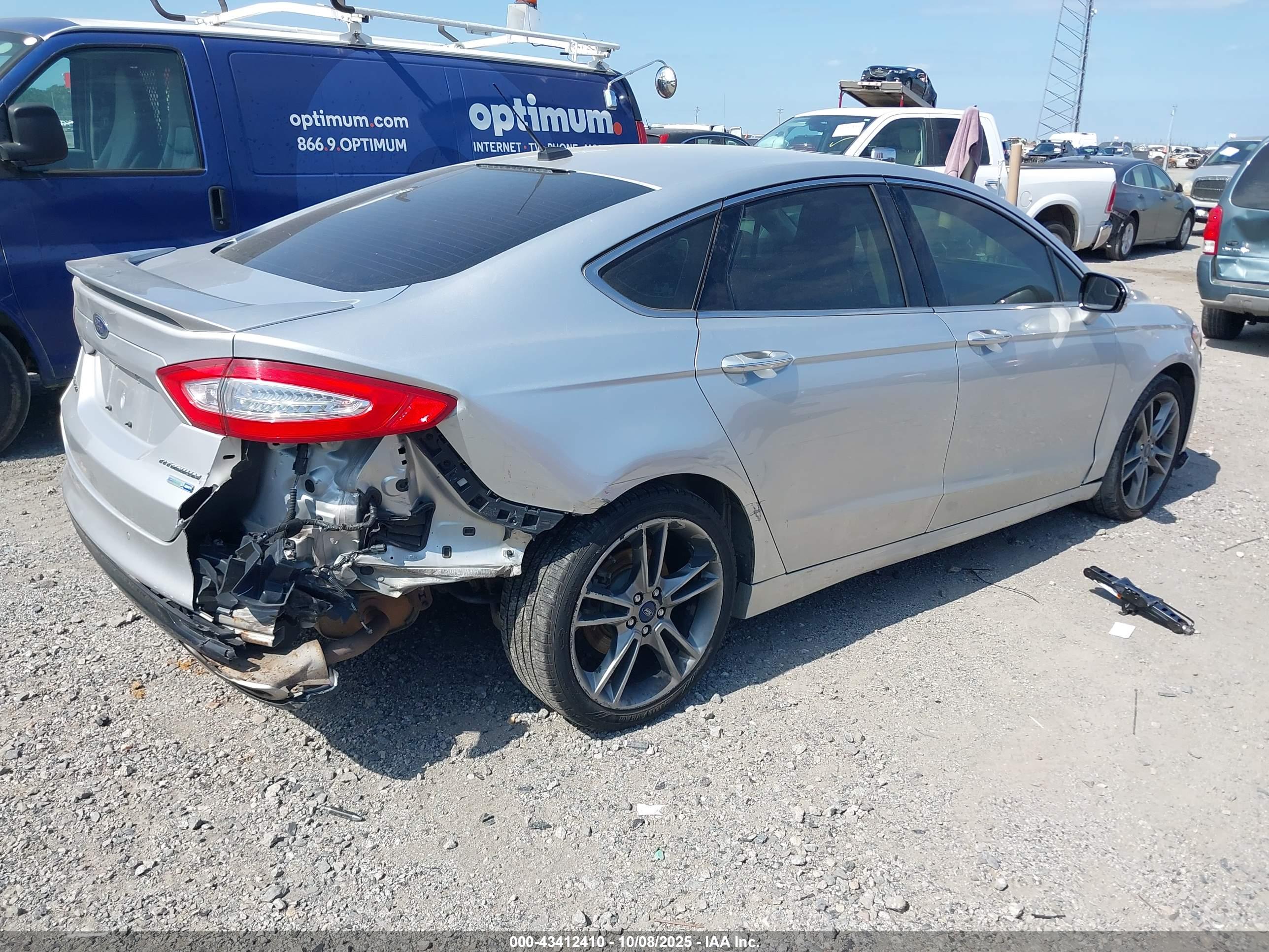 FORD FUSION image 4