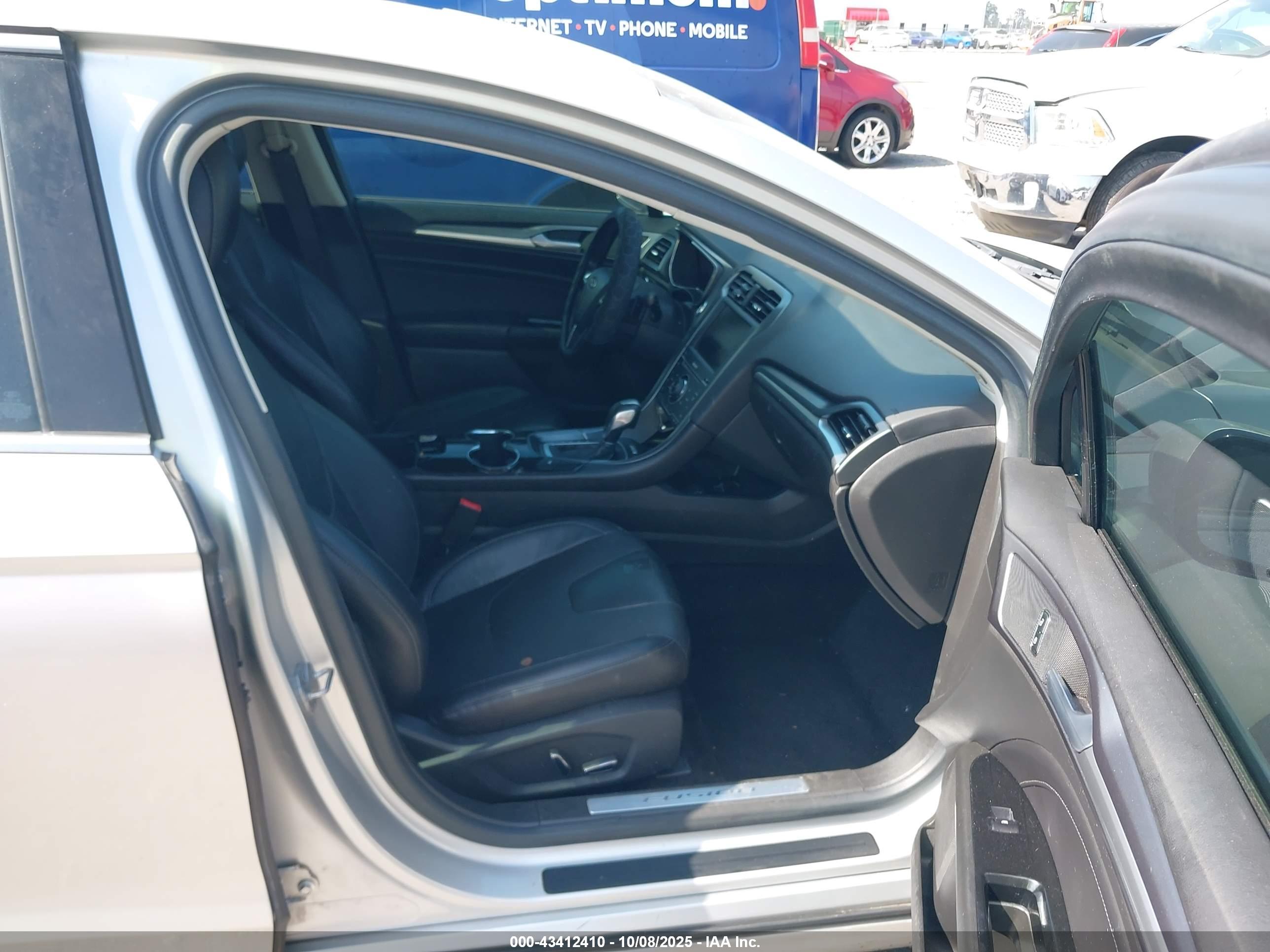 FORD FUSION image 5