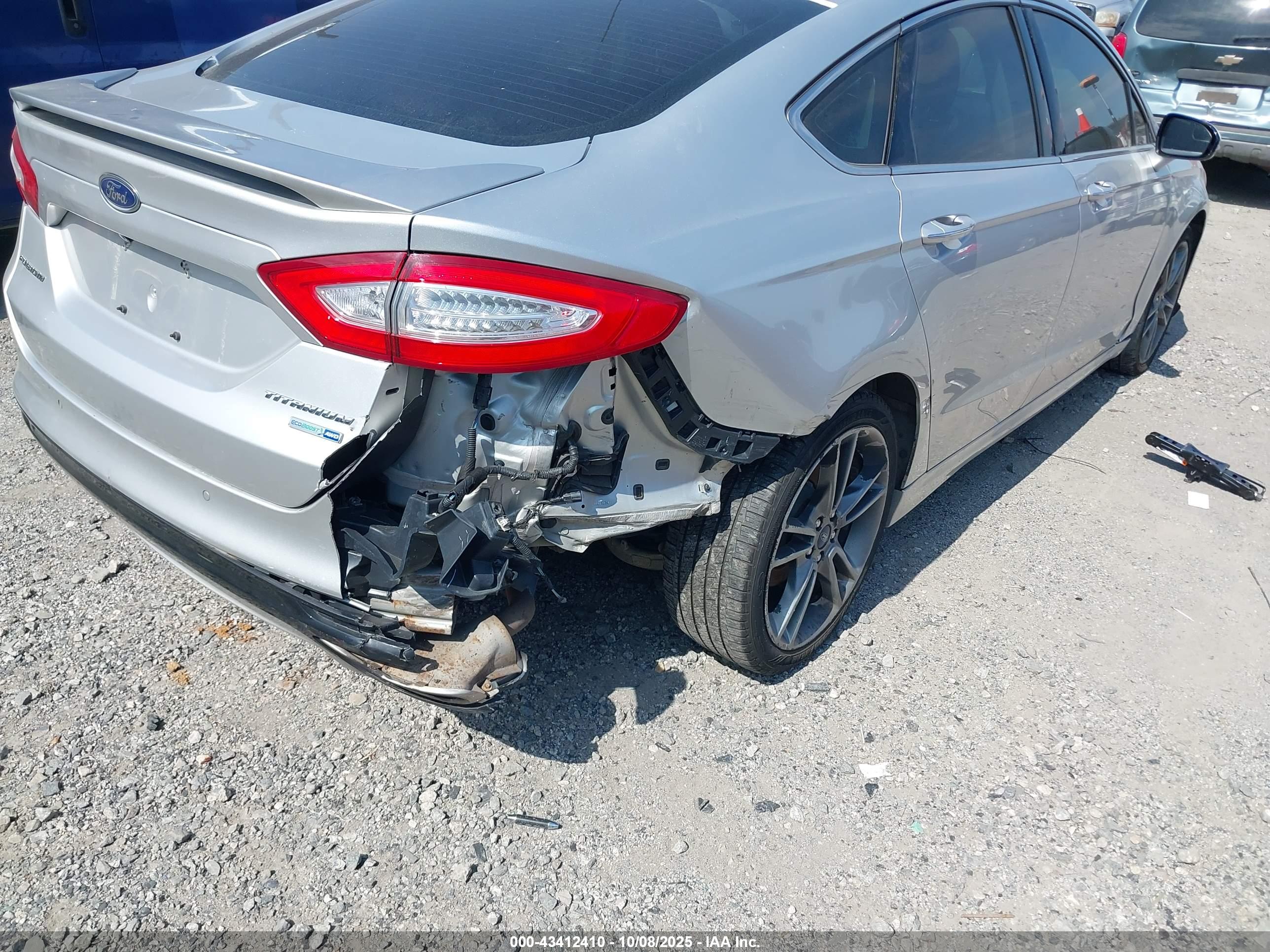 FORD FUSION image 6