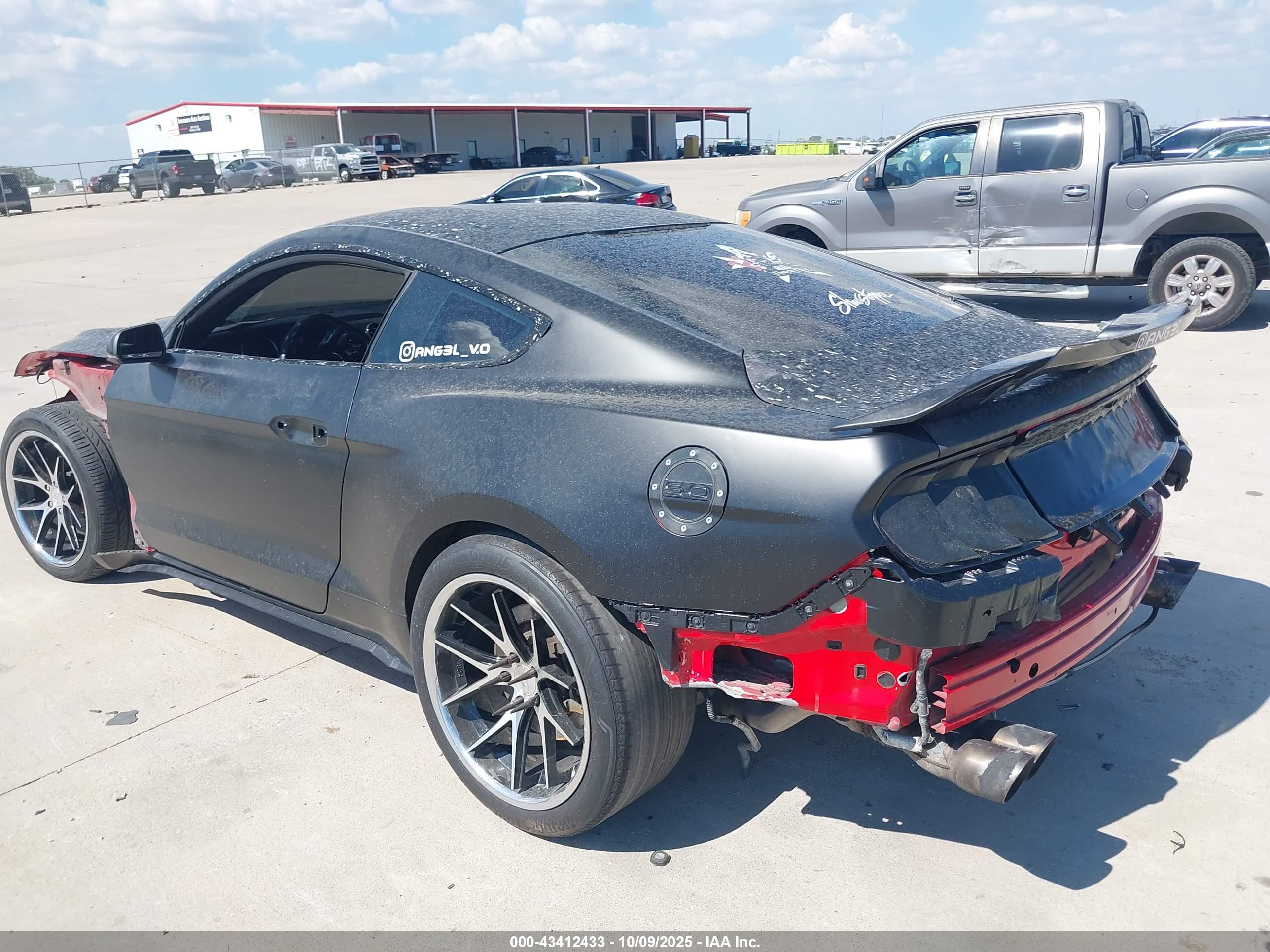 FORD MUSTANG image 3