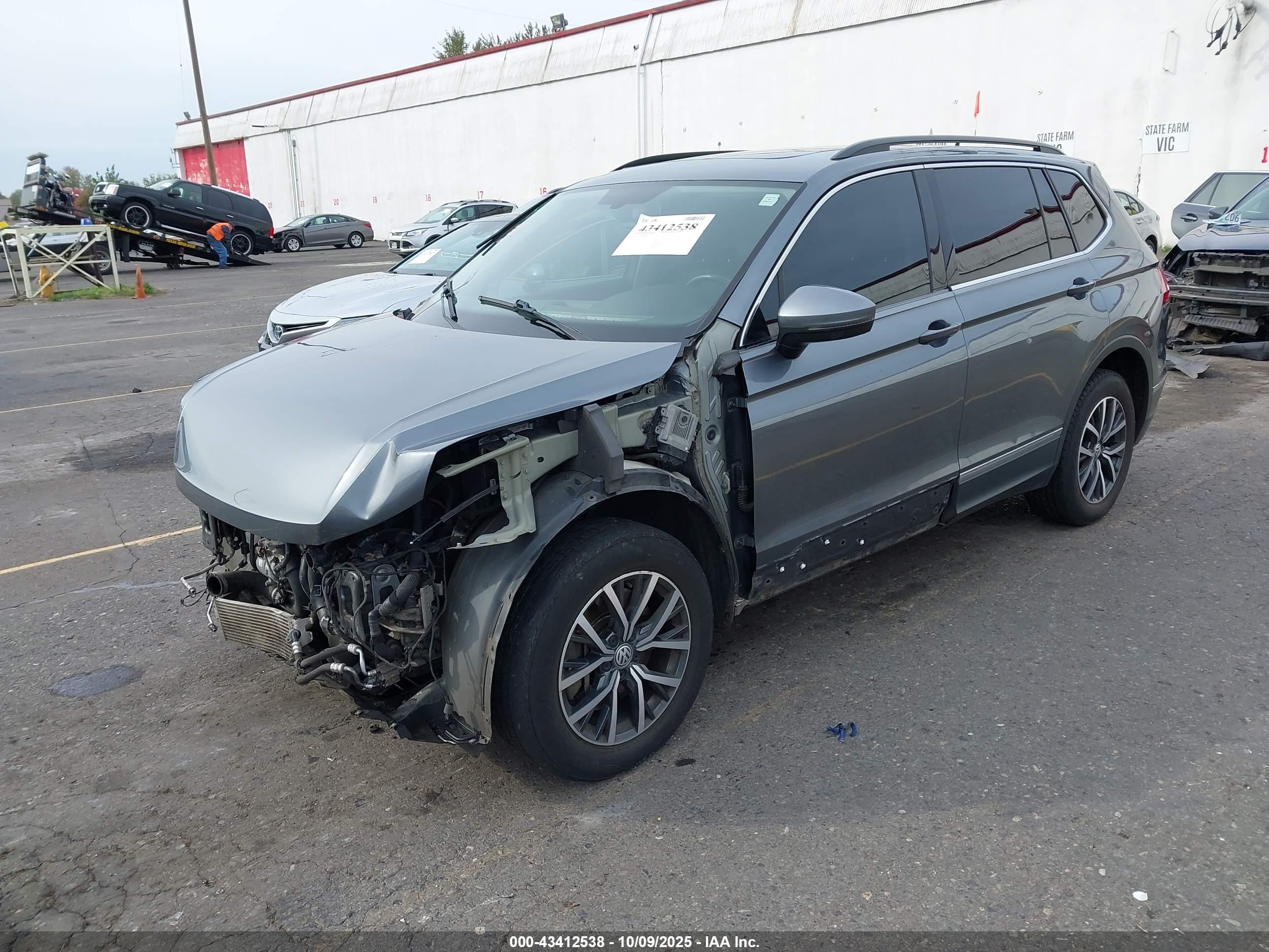 VOLKSWAGEN TIGUAN image 2