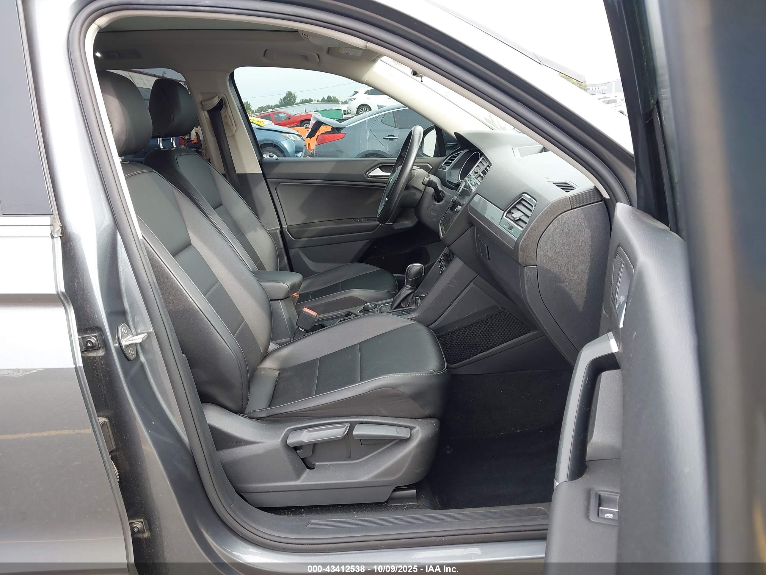 VOLKSWAGEN TIGUAN image 5