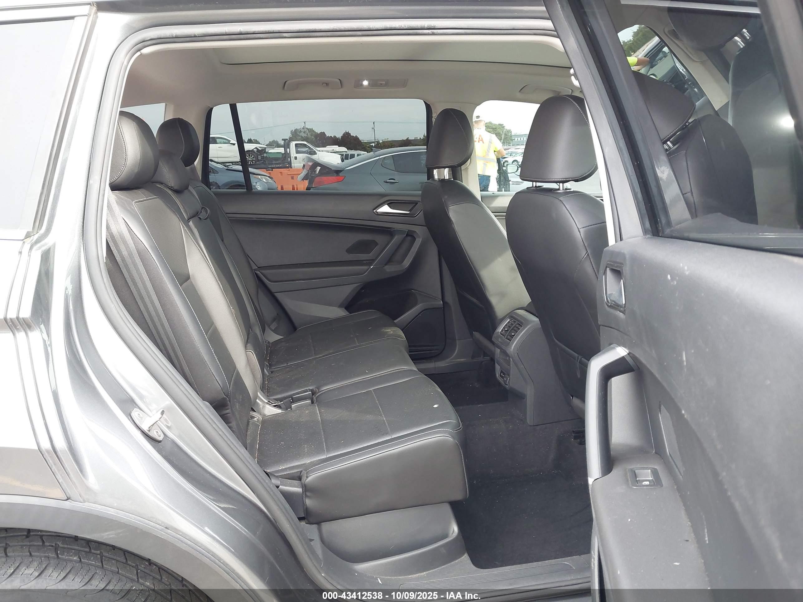 VOLKSWAGEN TIGUAN image 8