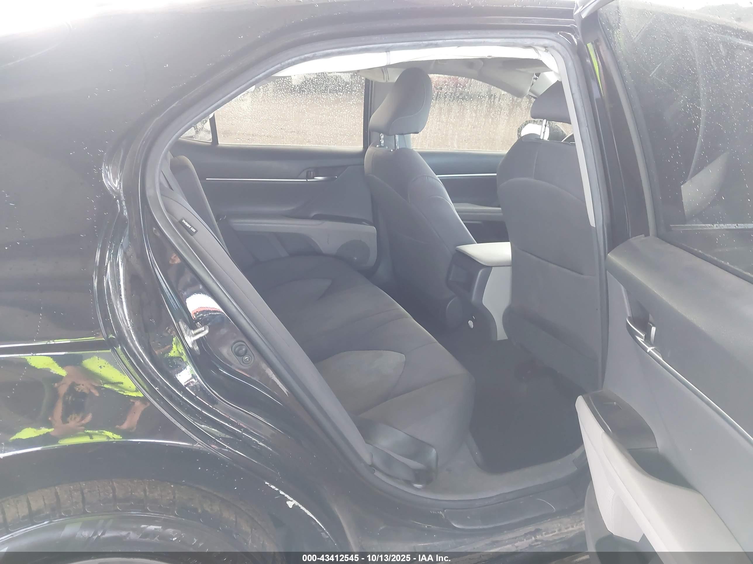 TOYOTA CAMRY image 8