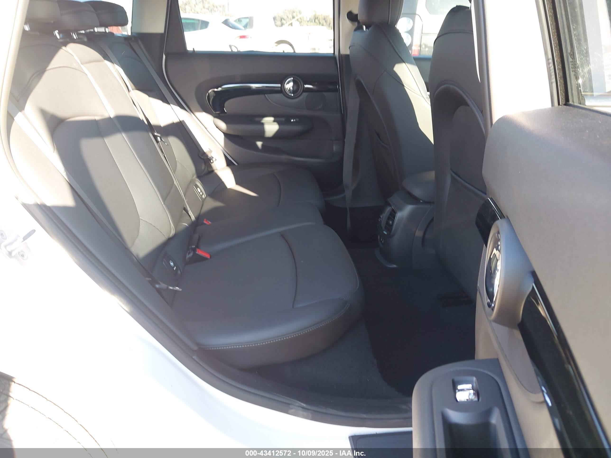 MINI CLUBMAN image 8