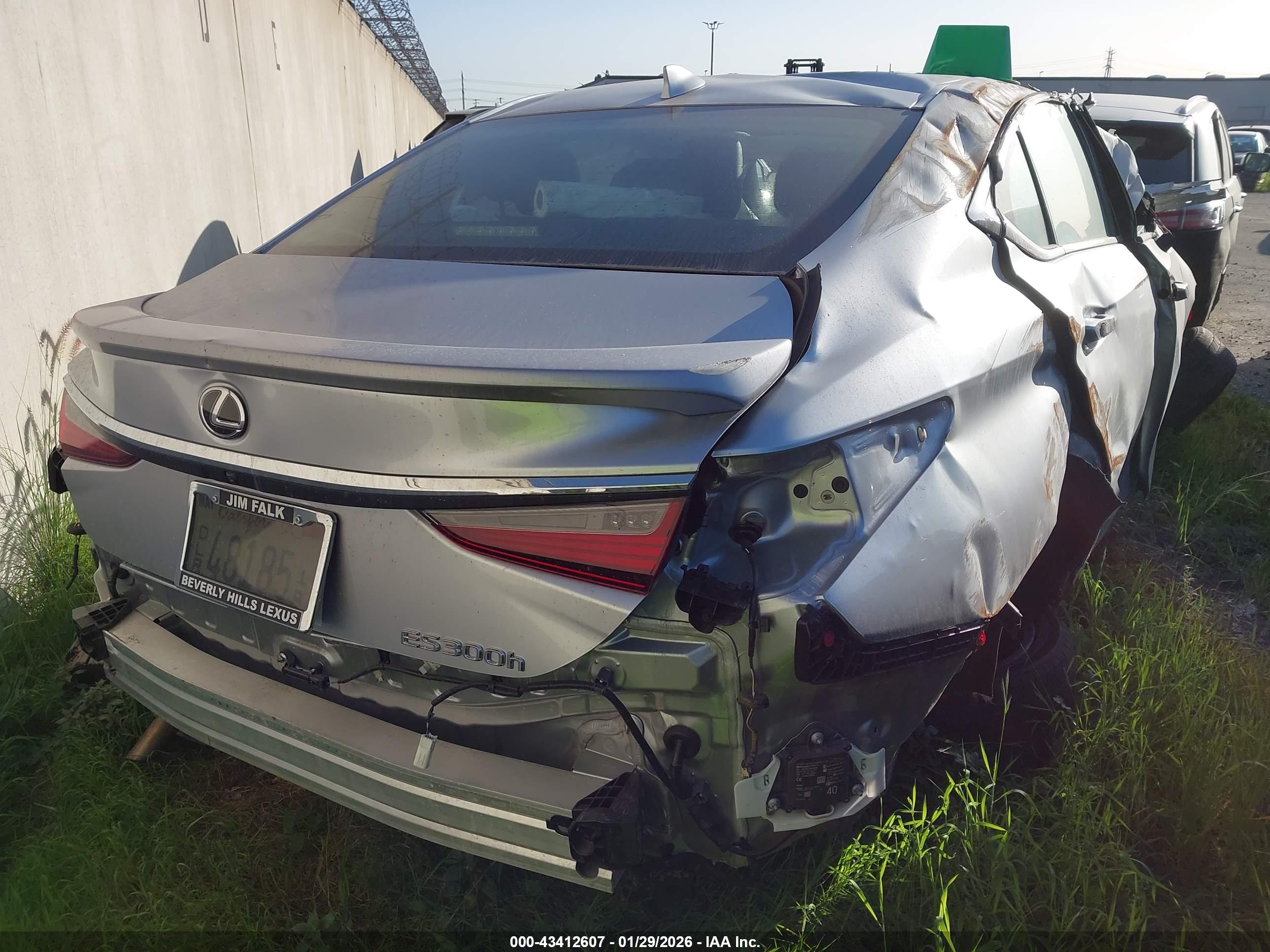 LEXUS ES image 4