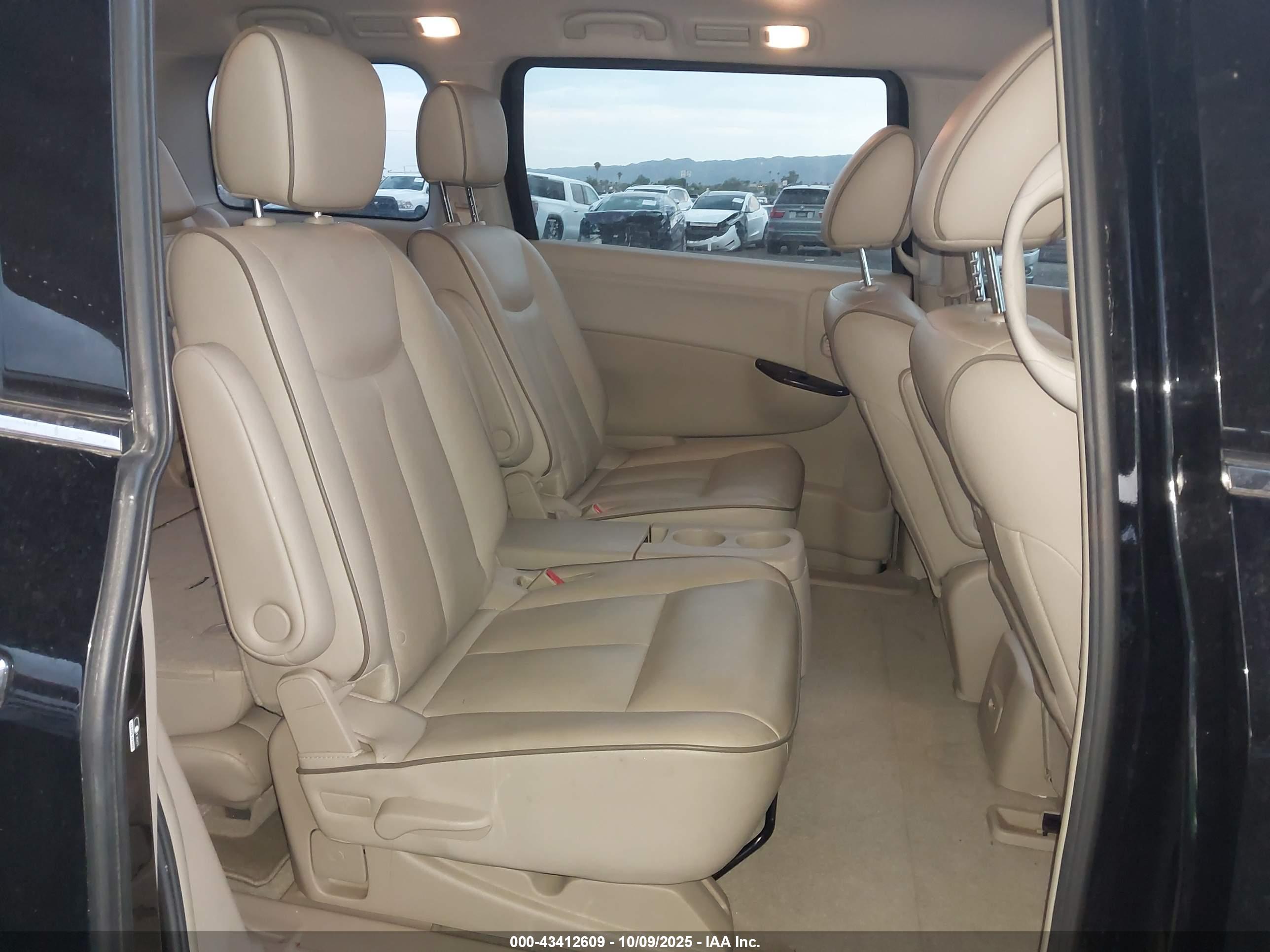 NISSAN QUEST image 8