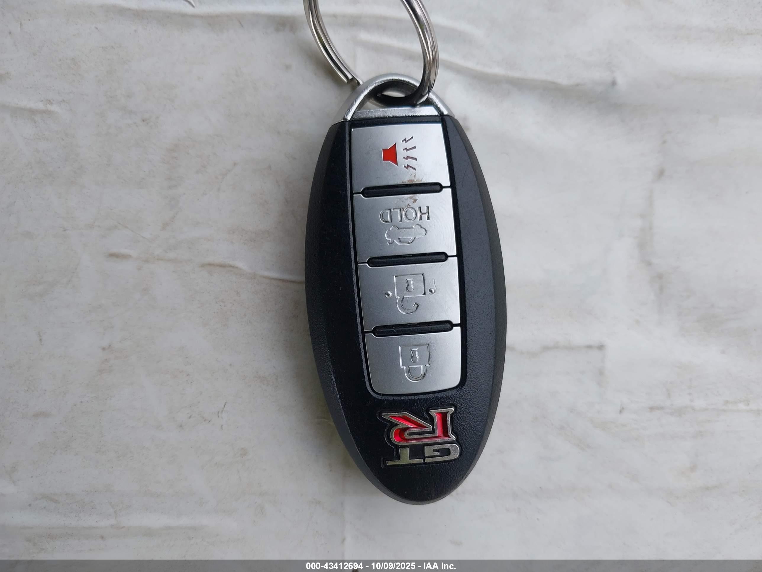 NISSAN GT-R image 11