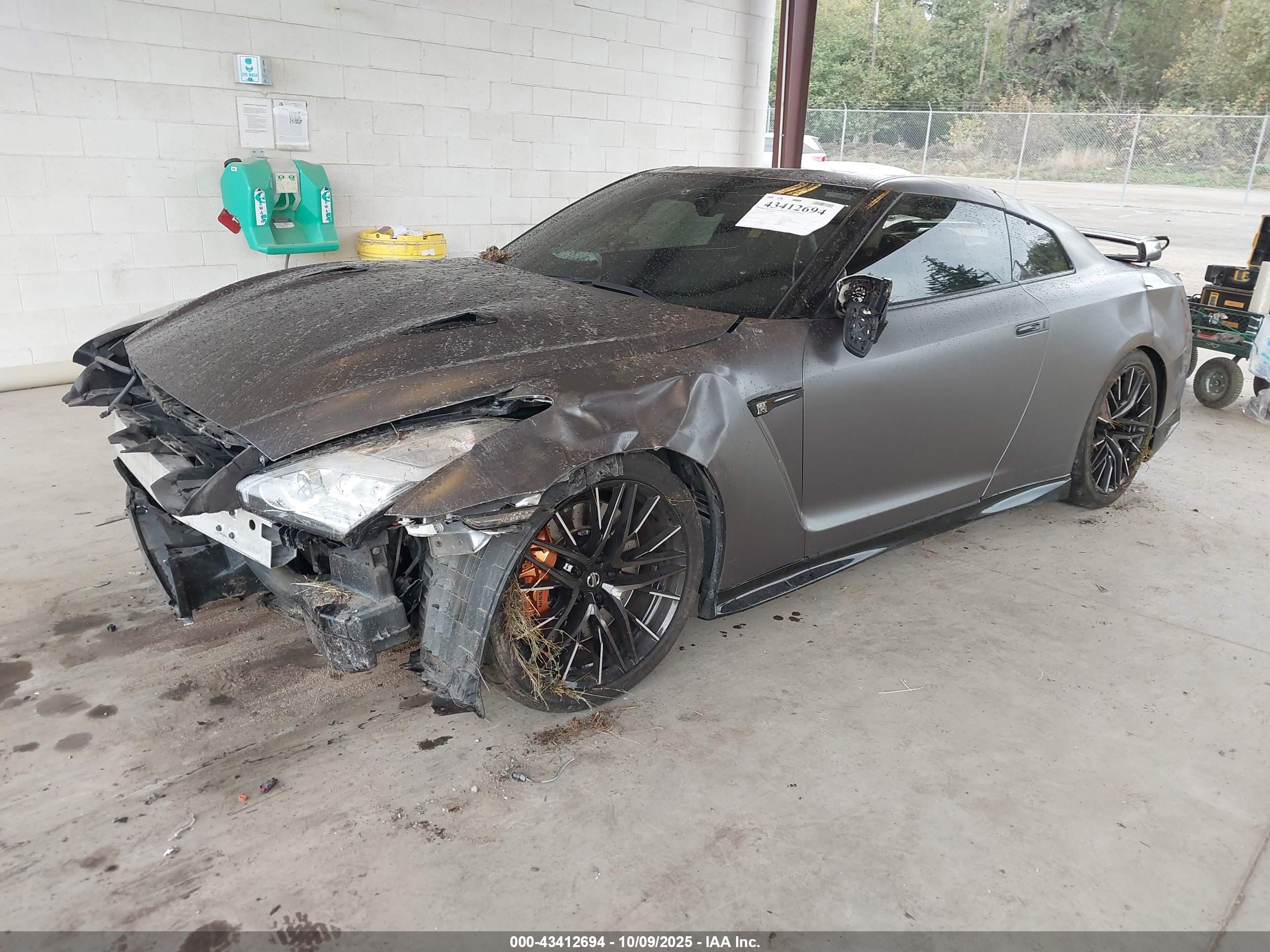 NISSAN GT-R image 2