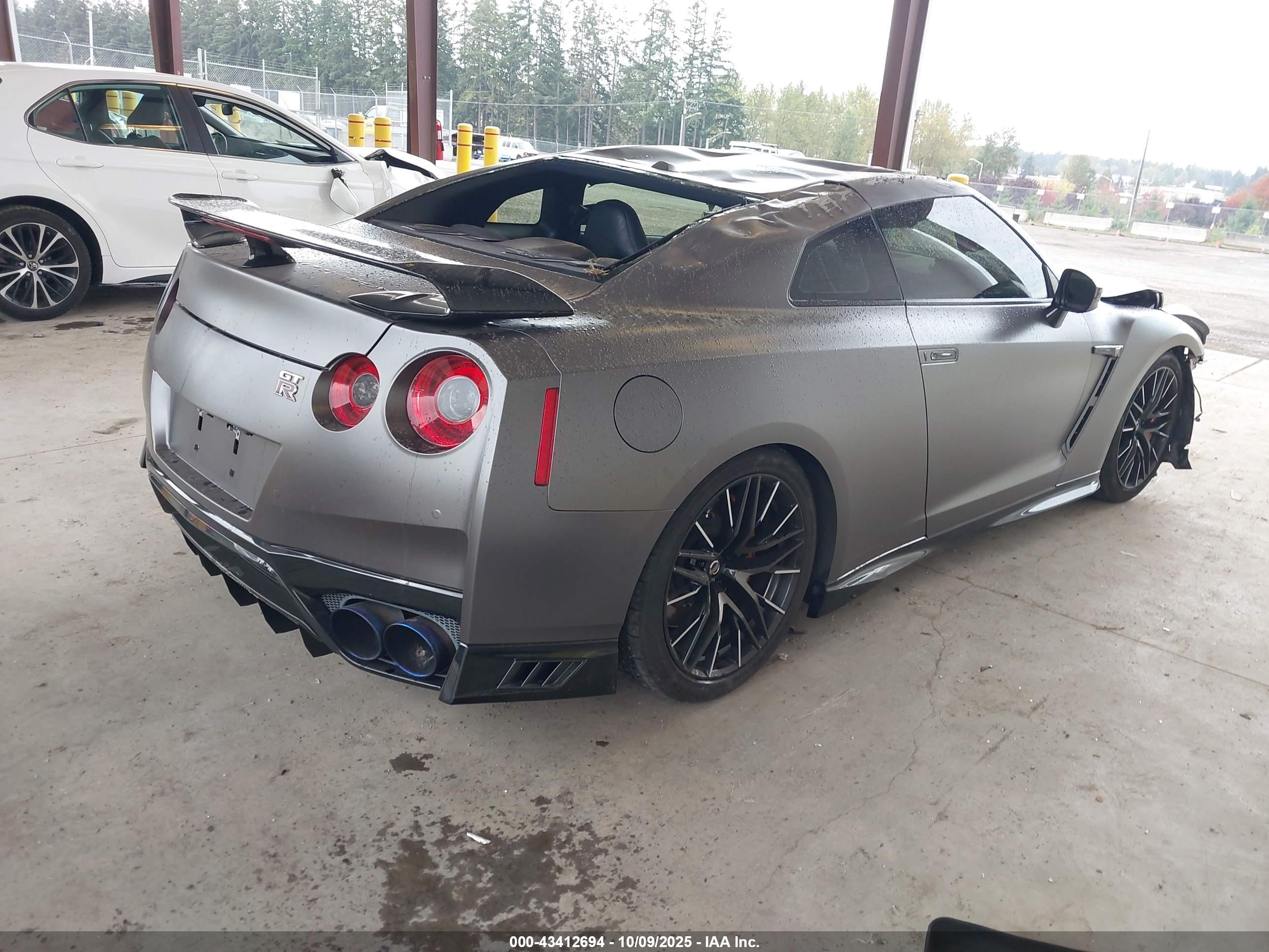 NISSAN GT-R image 4
