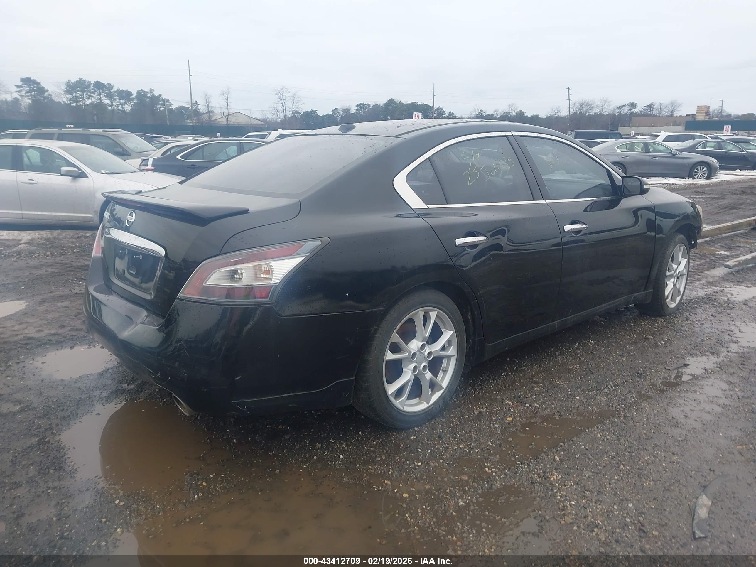 NISSAN MAXIMA image 4