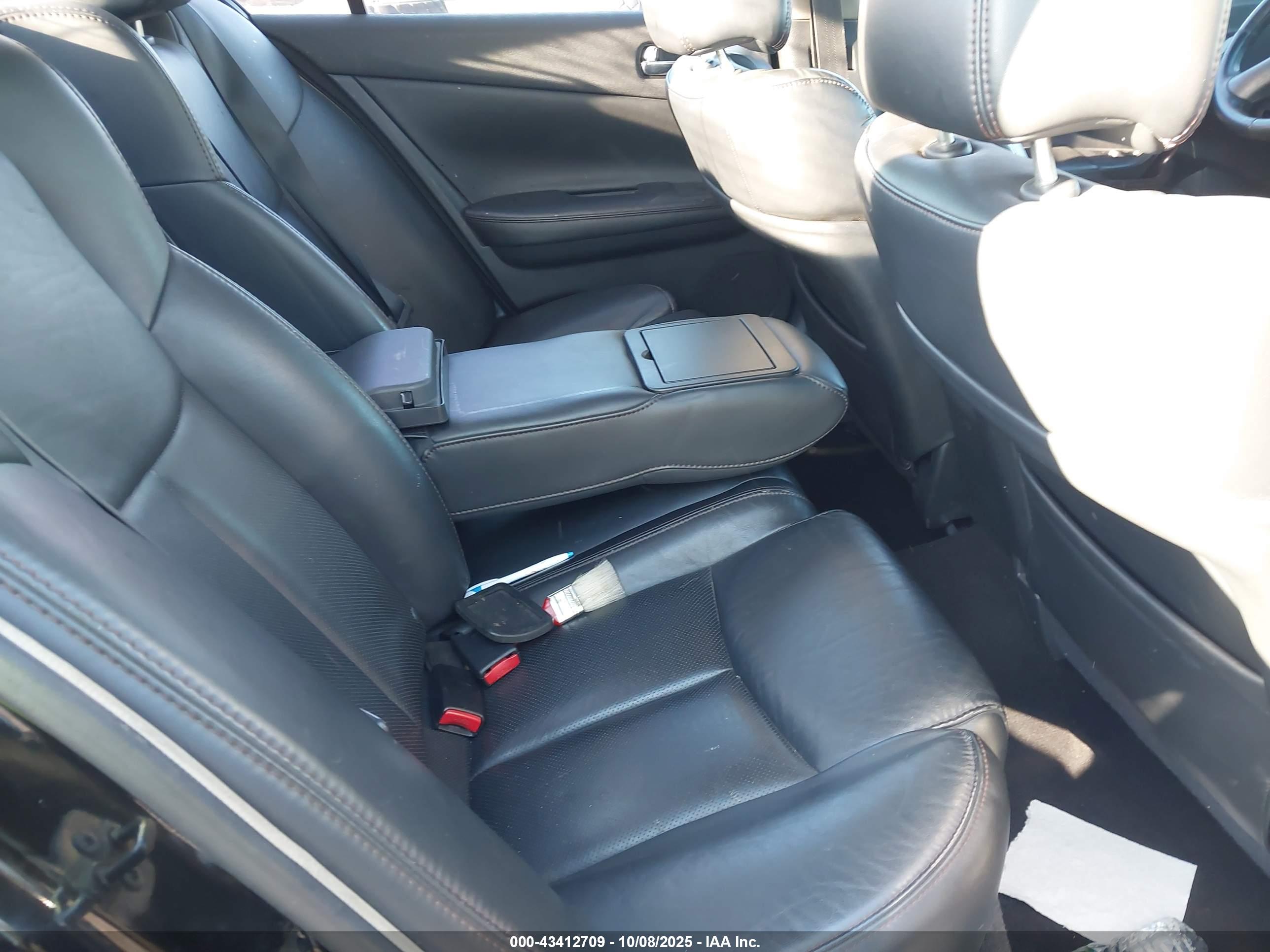 NISSAN MAXIMA image 8