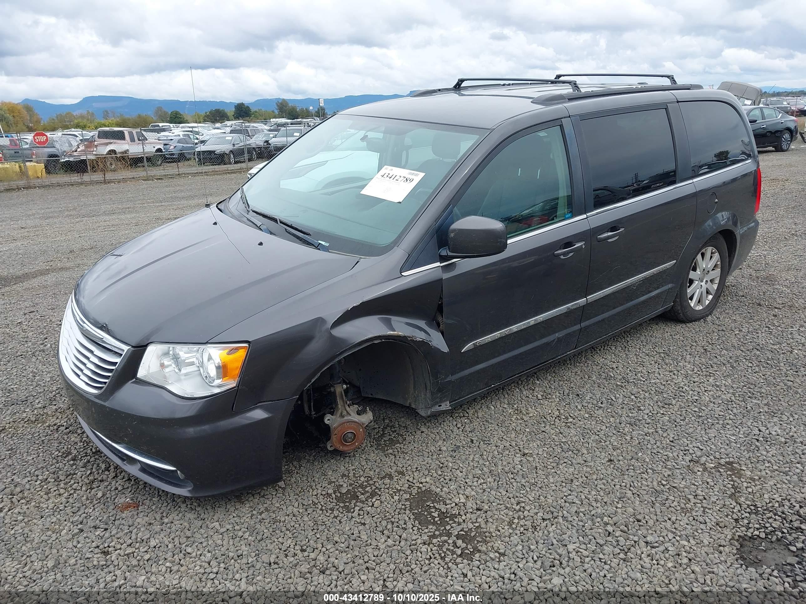 CHRYSLER TOWN image 2