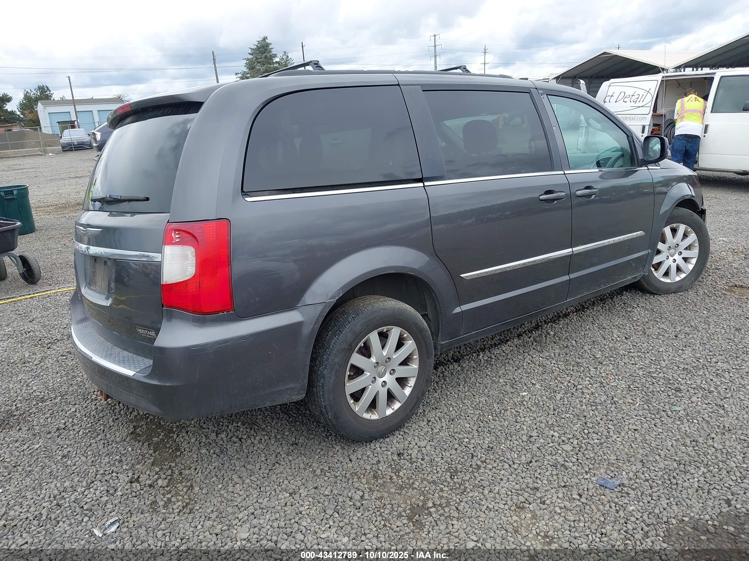 CHRYSLER TOWN image 4