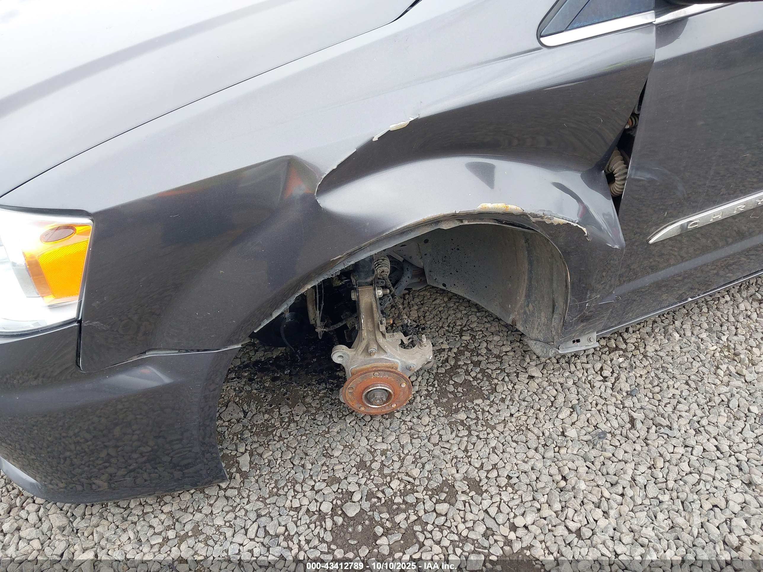 CHRYSLER TOWN image 6
