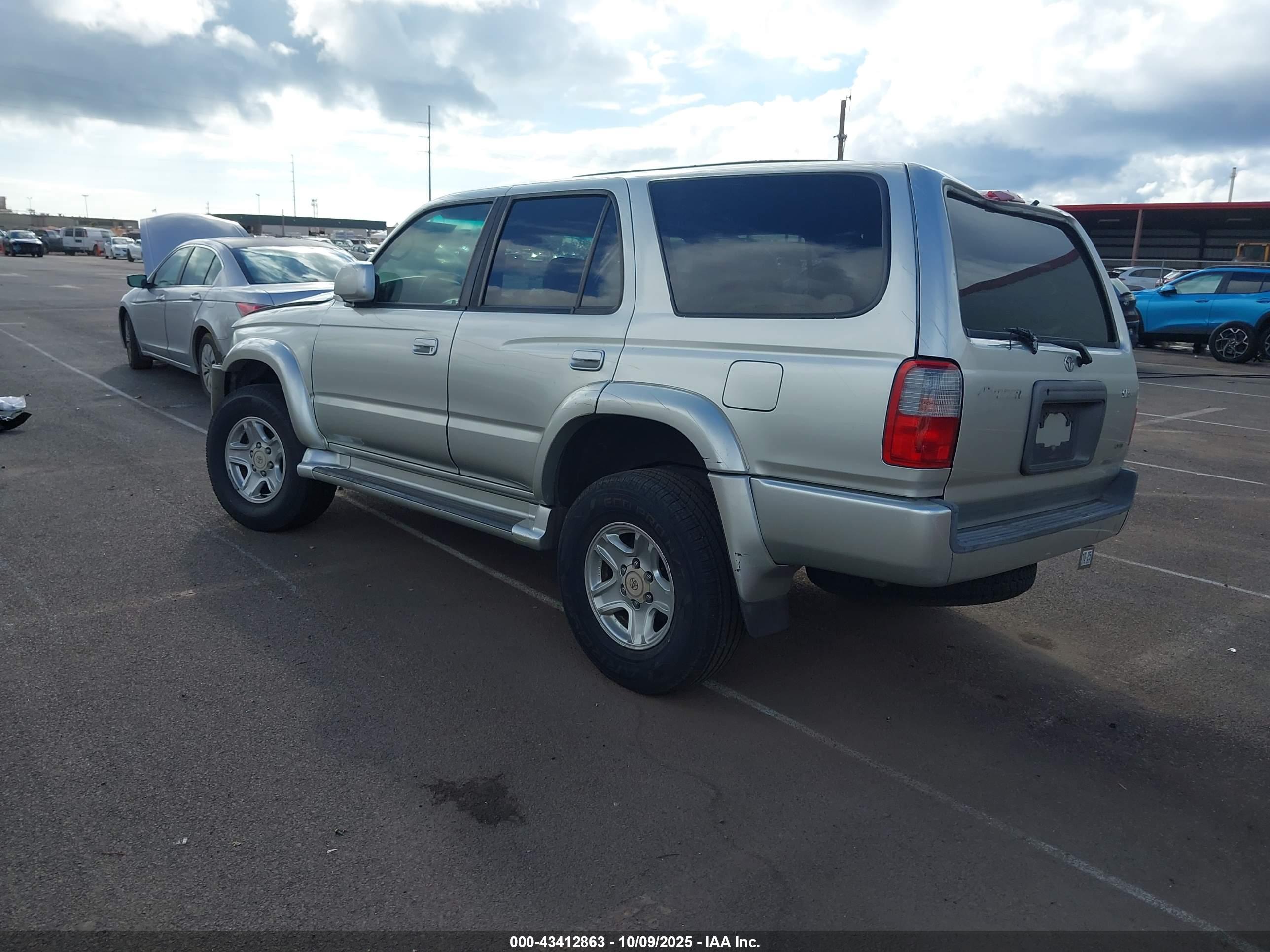 TOYOTA 4RUNNER image 3