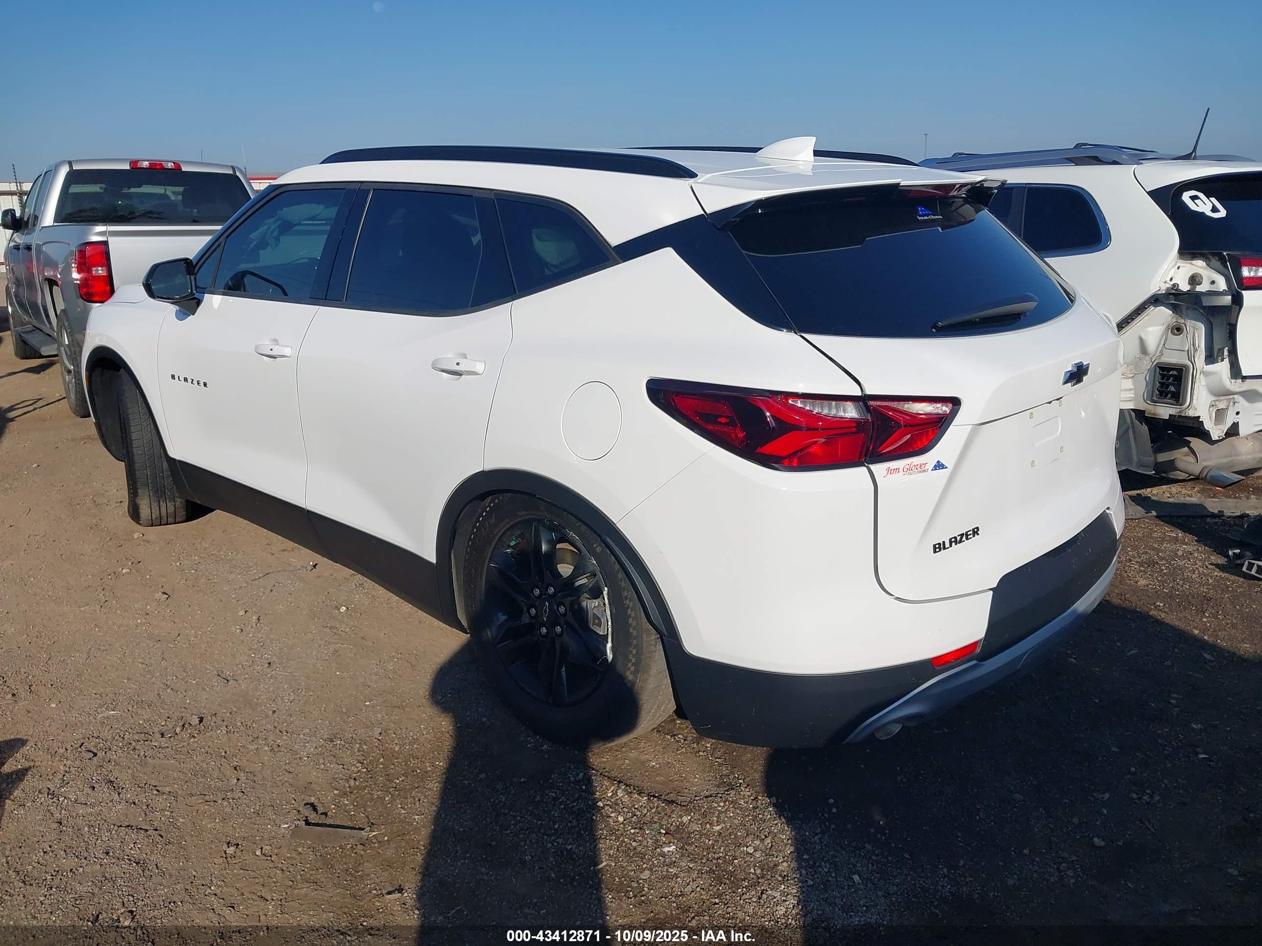 CHEVROLET BLAZER image 3